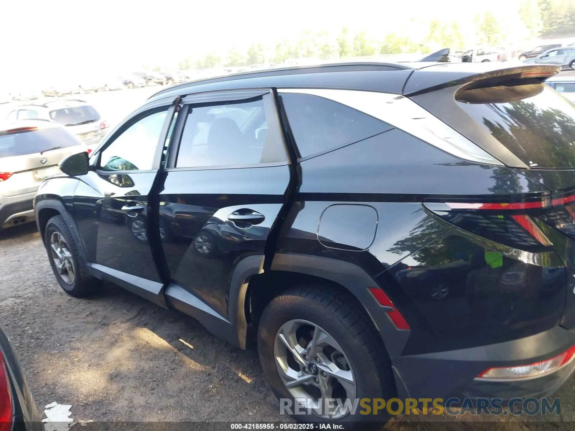 12 Photograph of a damaged car 5NMJBCAE1NH083973 HYUNDAI TUCSON 2022