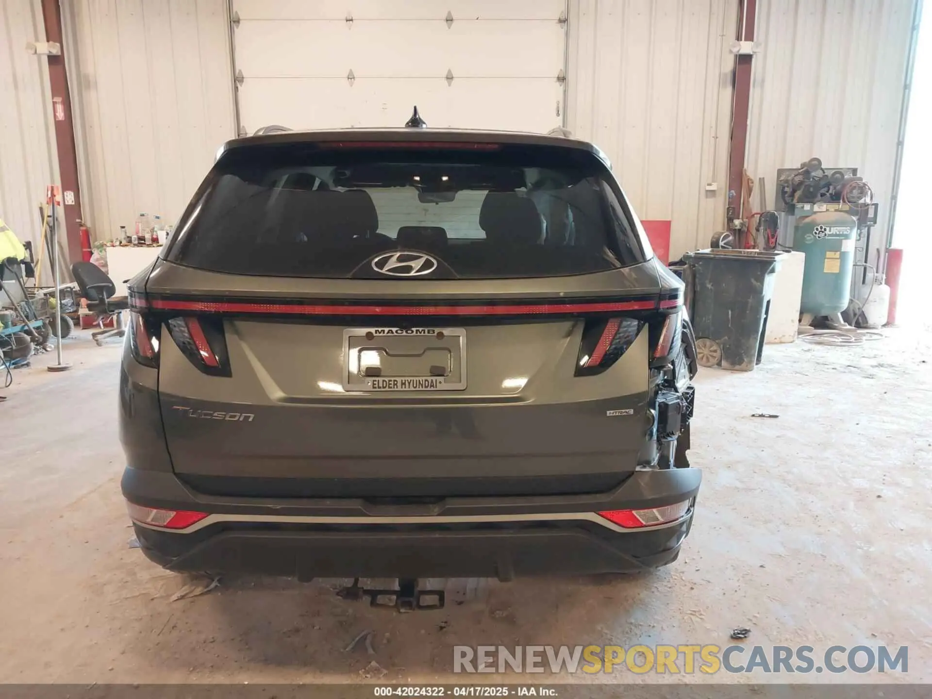 16 Photograph of a damaged car 5NMJBCAE1NH117460 HYUNDAI TUCSON 2022