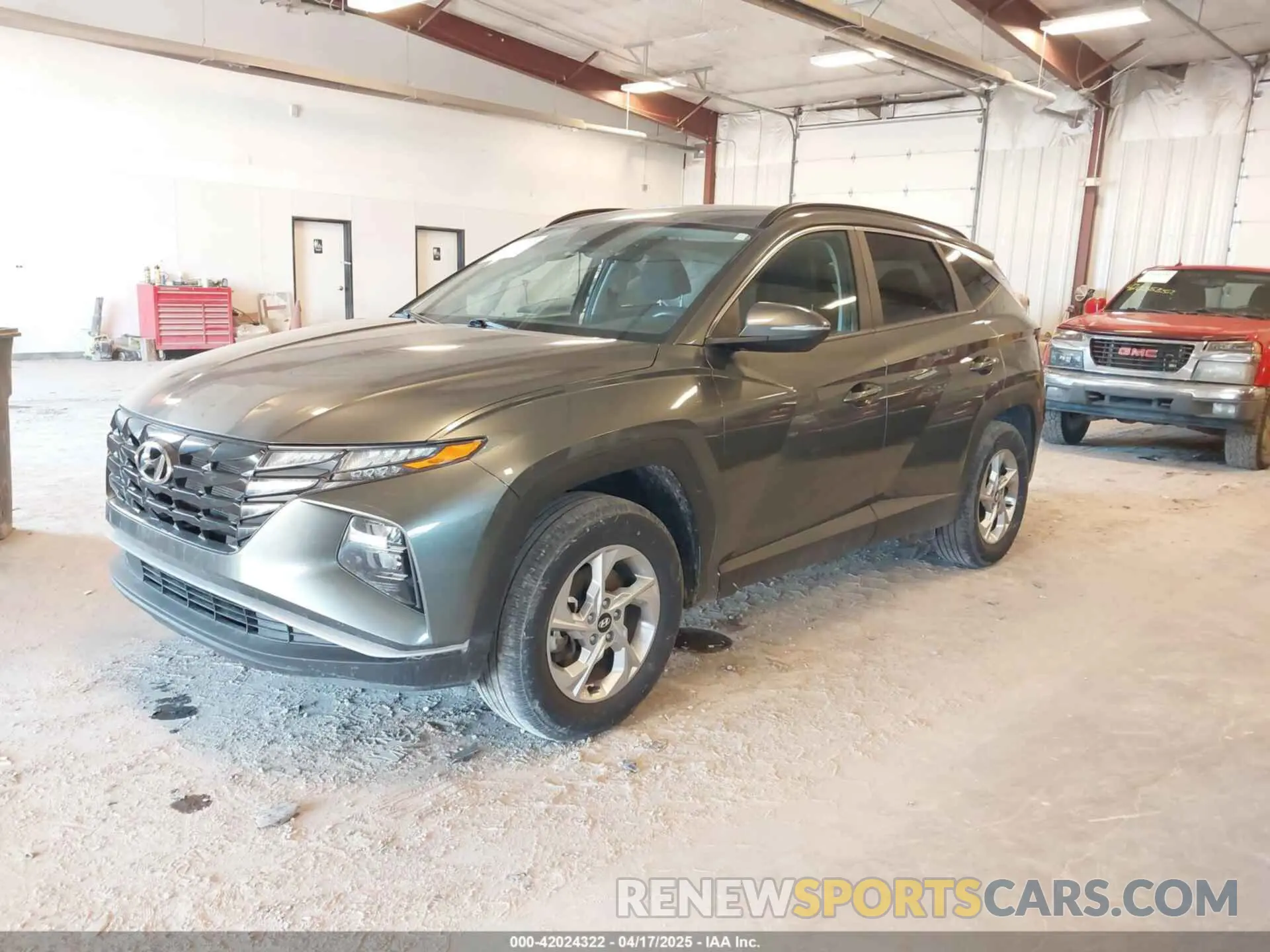 2 Photograph of a damaged car 5NMJBCAE1NH117460 HYUNDAI TUCSON 2022