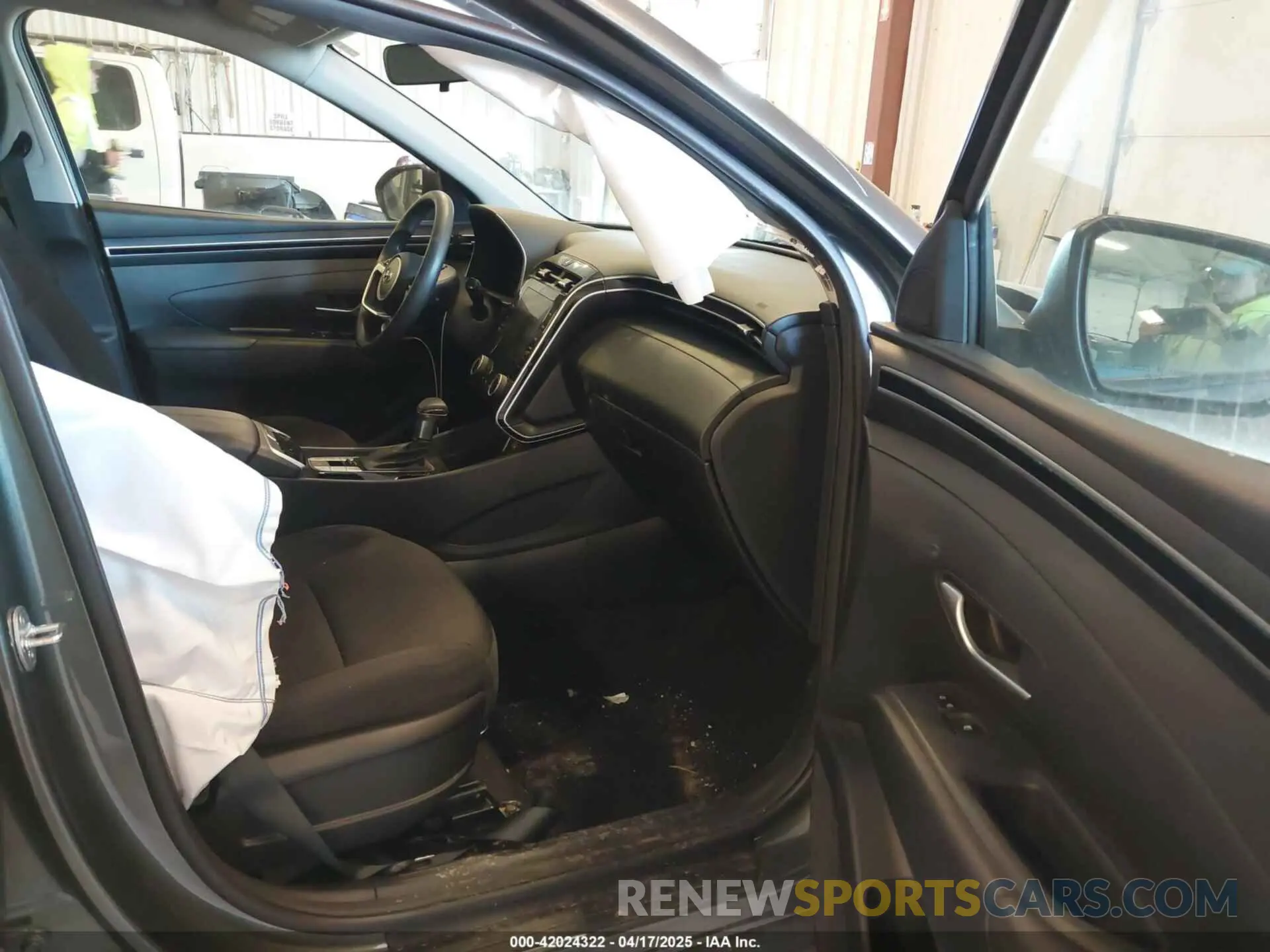 5 Photograph of a damaged car 5NMJBCAE1NH117460 HYUNDAI TUCSON 2022