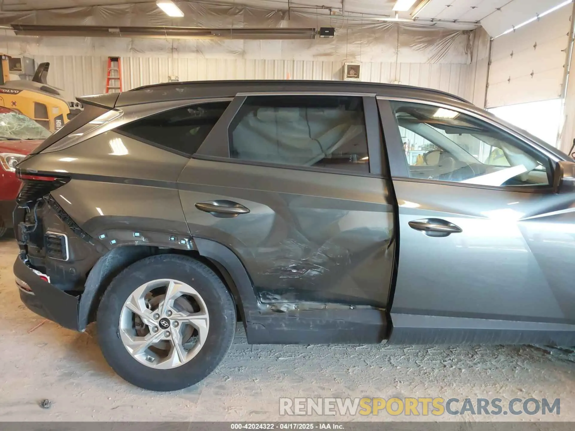 6 Photograph of a damaged car 5NMJBCAE1NH117460 HYUNDAI TUCSON 2022