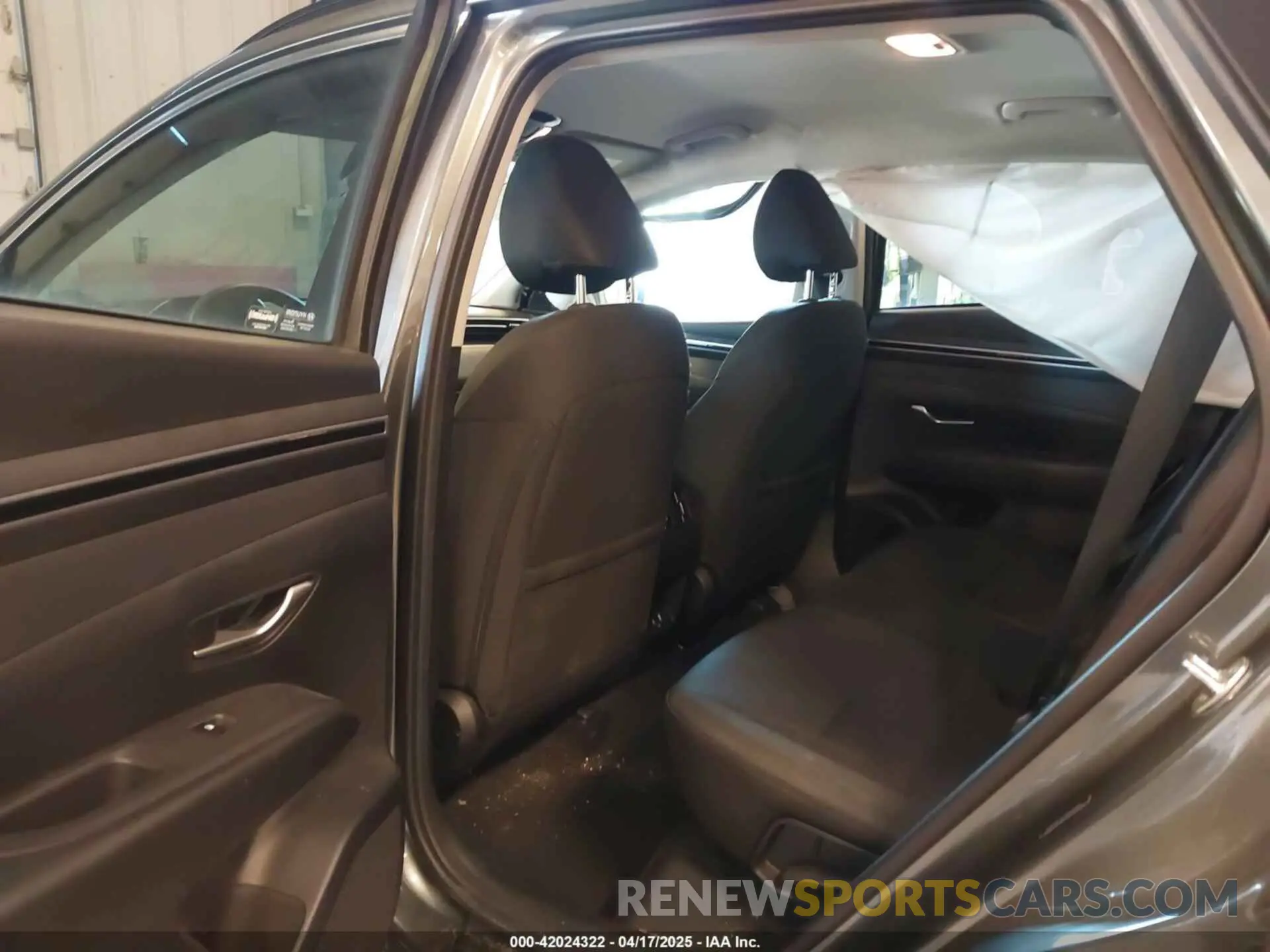 8 Photograph of a damaged car 5NMJBCAE1NH117460 HYUNDAI TUCSON 2022