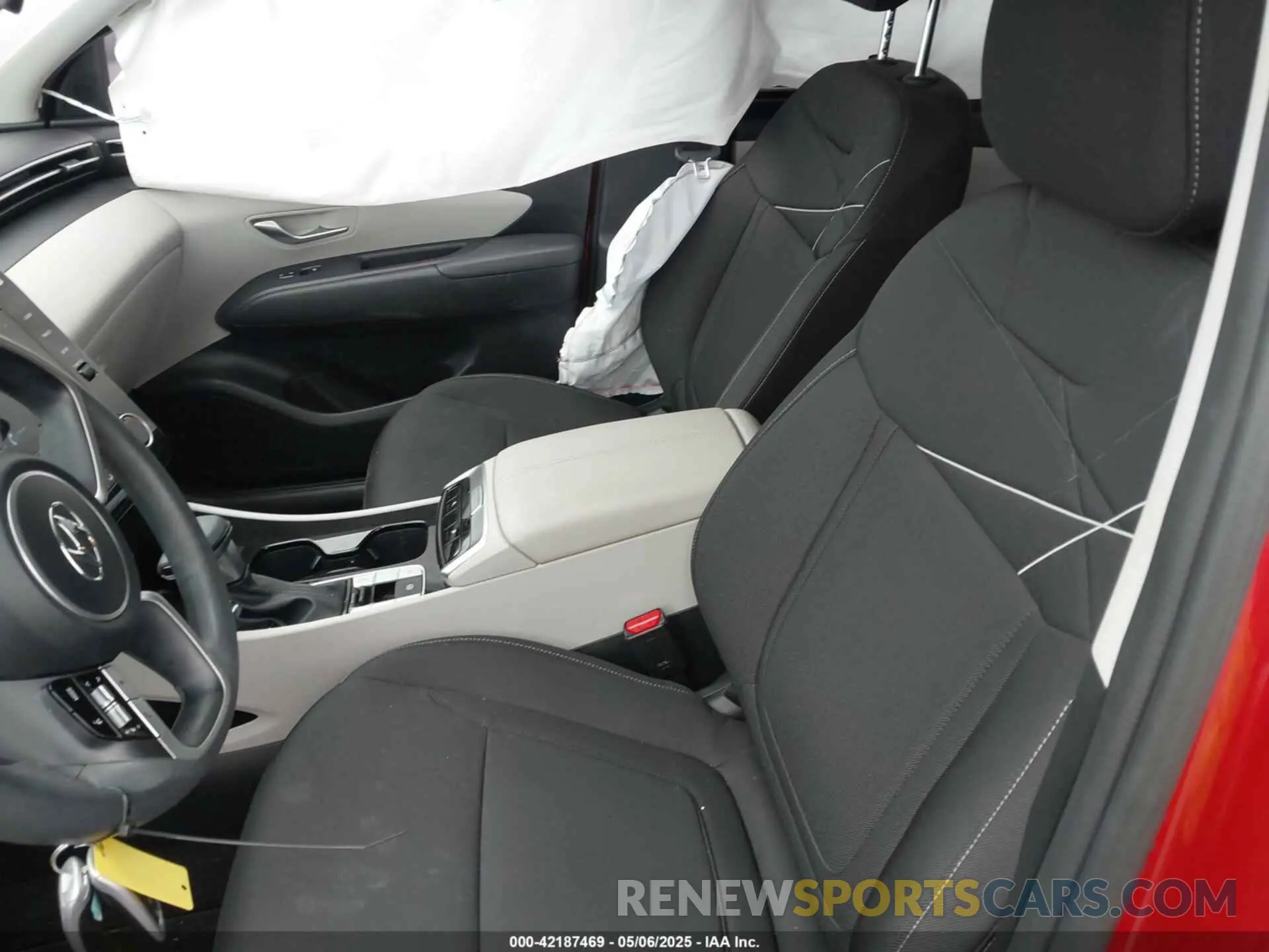 5 Photograph of a damaged car 5NMJBCAE3NH039019 HYUNDAI TUCSON 2022