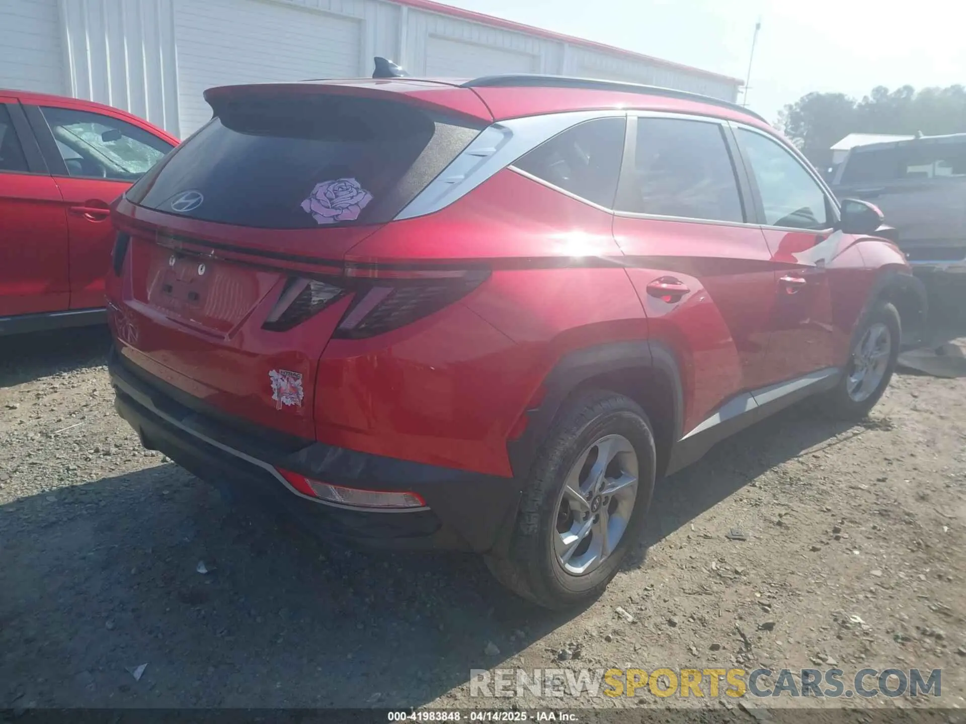 4 Photograph of a damaged car 5NMJBCAE3NH039036 HYUNDAI TUCSON 2022