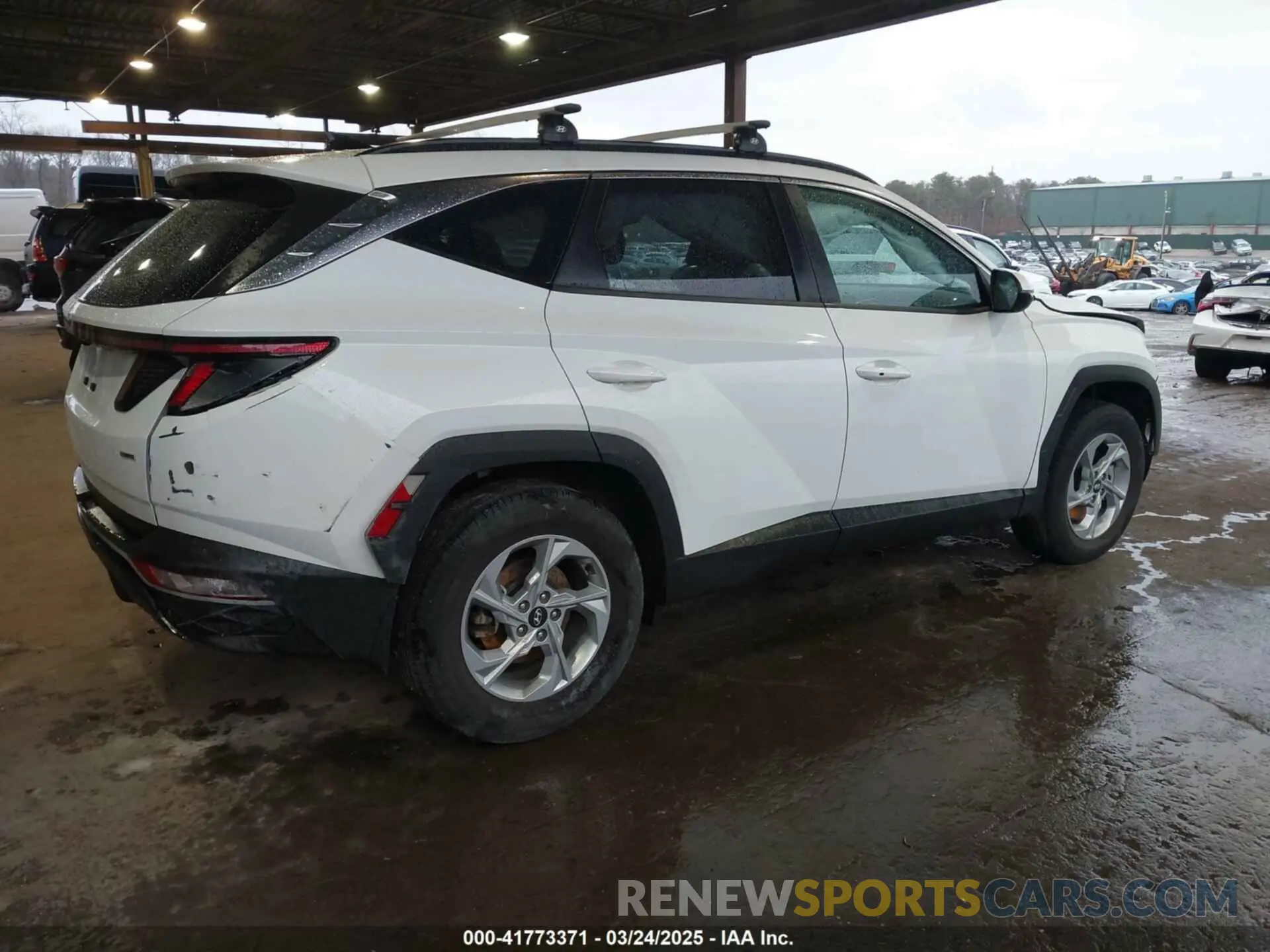 4 Photograph of a damaged car 5NMJBCAE4NH038364 HYUNDAI TUCSON 2022