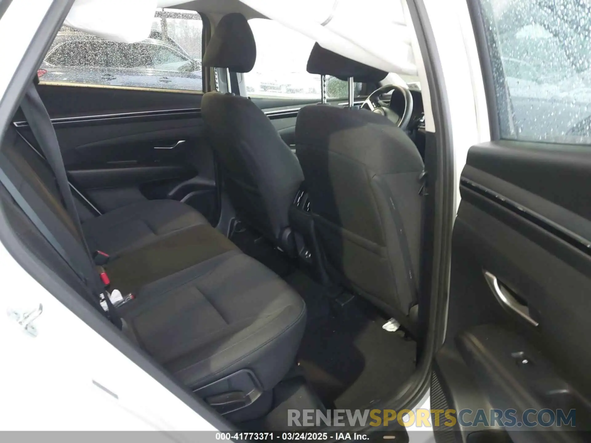 8 Photograph of a damaged car 5NMJBCAE4NH038364 HYUNDAI TUCSON 2022