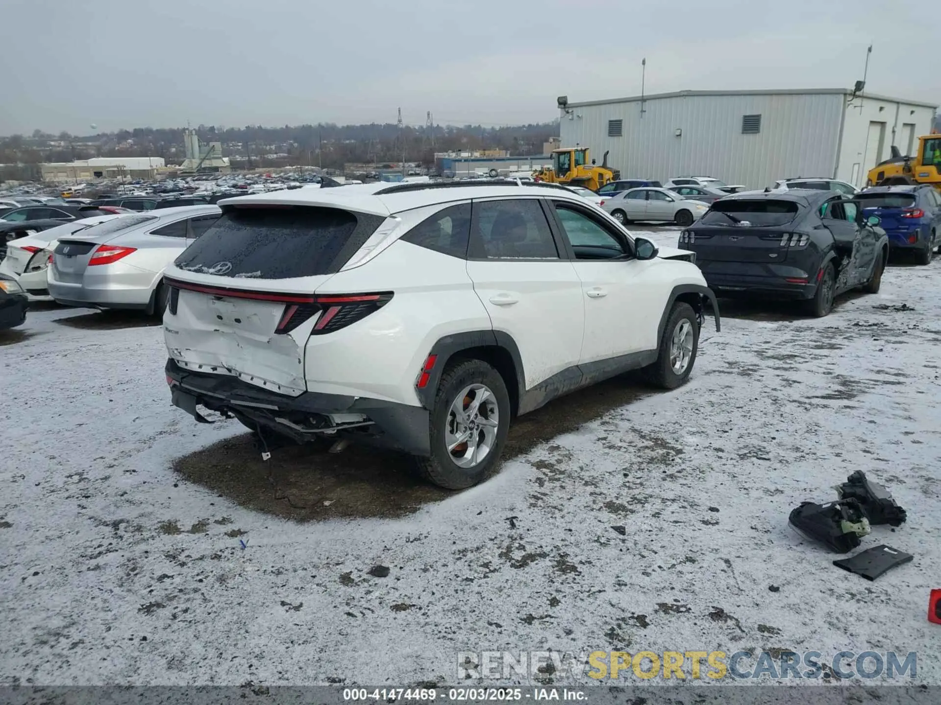 4 Photograph of a damaged car 5NMJBCAE4NH090660 HYUNDAI TUCSON 2022