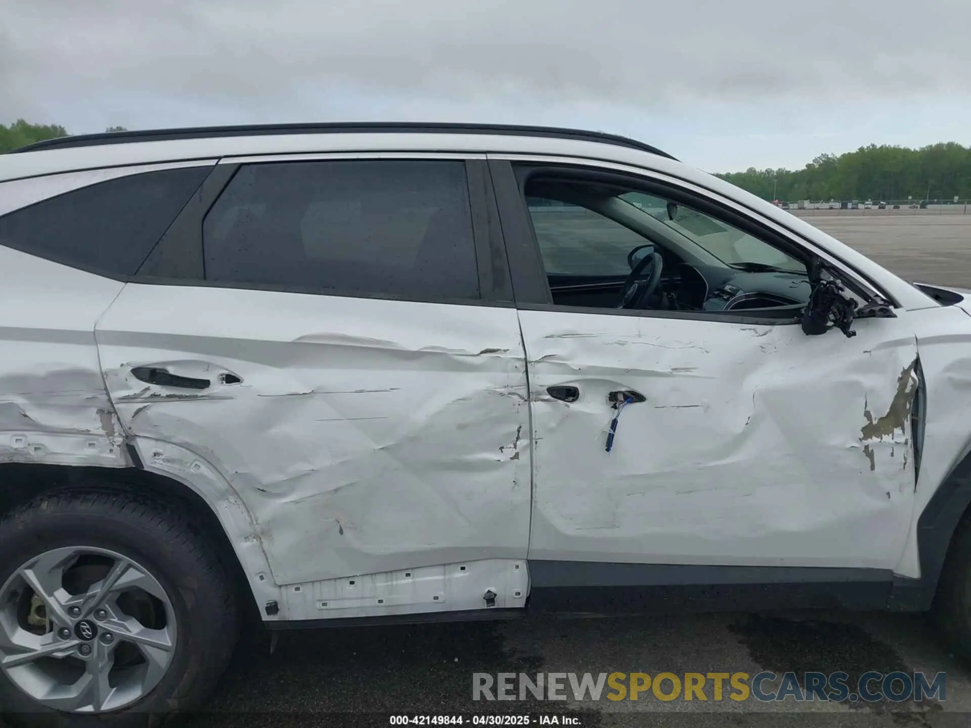 13 Photograph of a damaged car 5NMJBCAE4NH093249 HYUNDAI TUCSON 2022