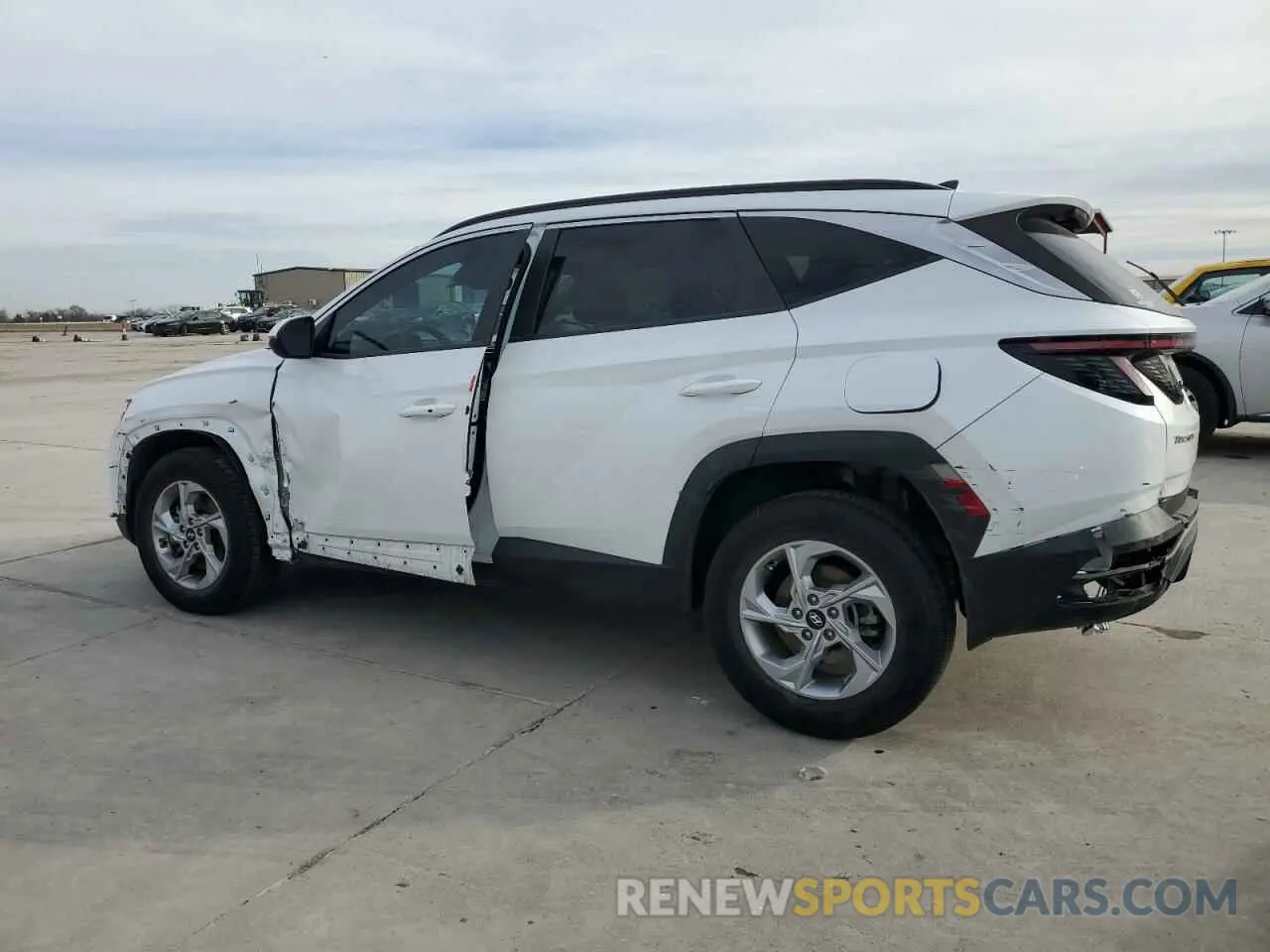 2 Photograph of a damaged car 5NMJBCAE4NH116741 HYUNDAI TUCSON 2022