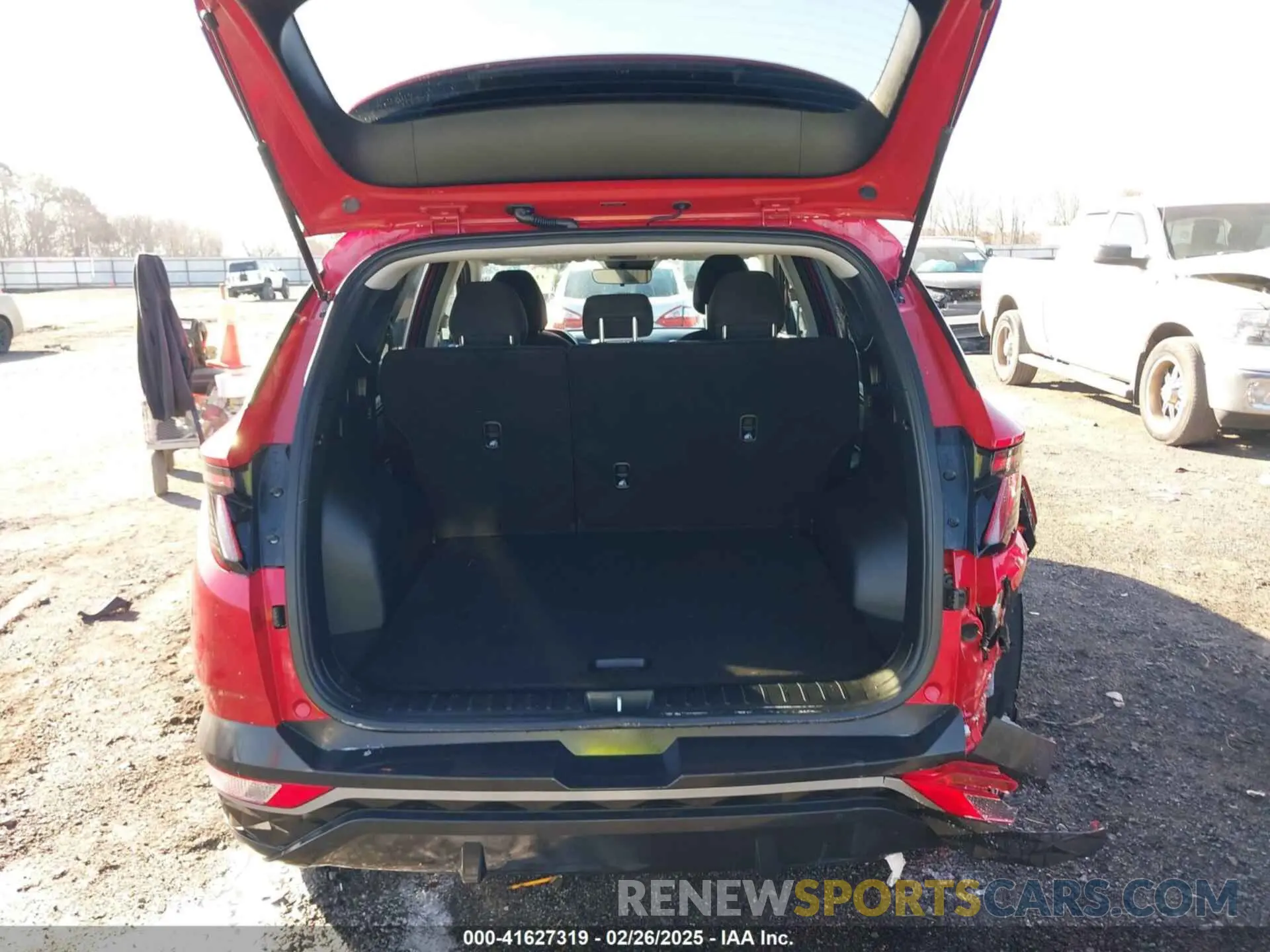 18 Photograph of a damaged car 5NMJBCAE4NH150193 HYUNDAI TUCSON 2022