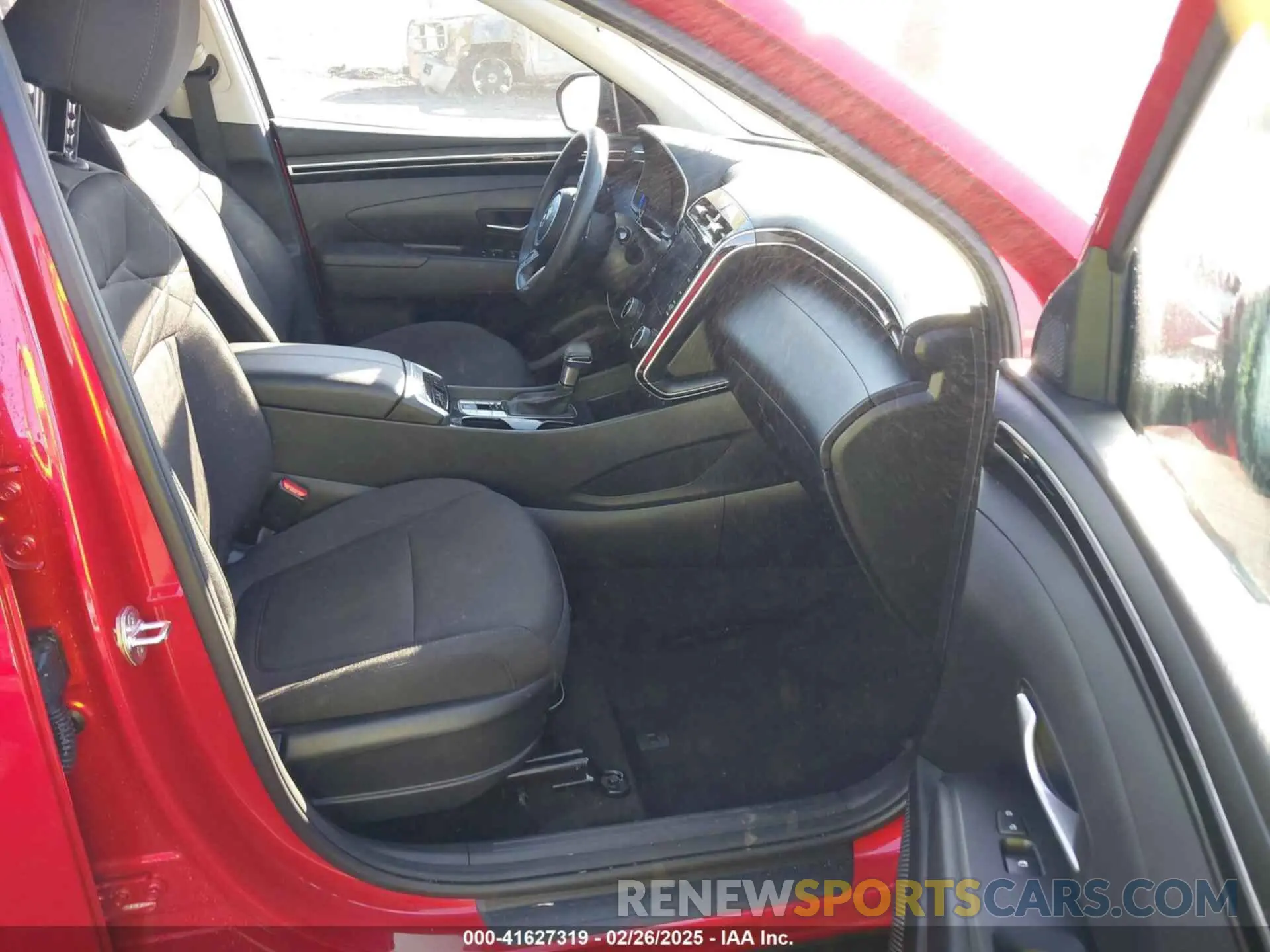 5 Photograph of a damaged car 5NMJBCAE4NH150193 HYUNDAI TUCSON 2022