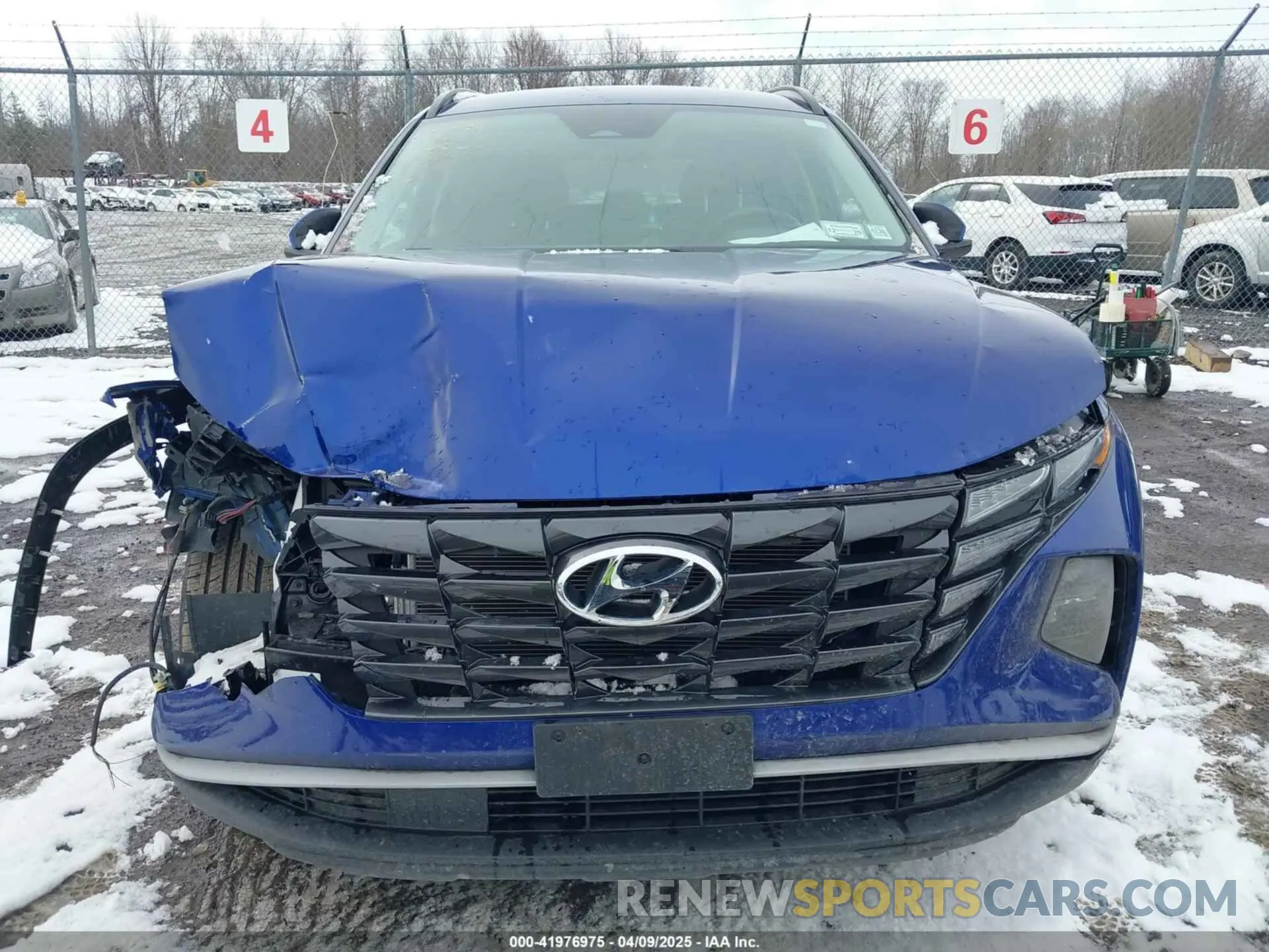 13 Photograph of a damaged car 5NMJBCAE5NH086584 HYUNDAI TUCSON 2022