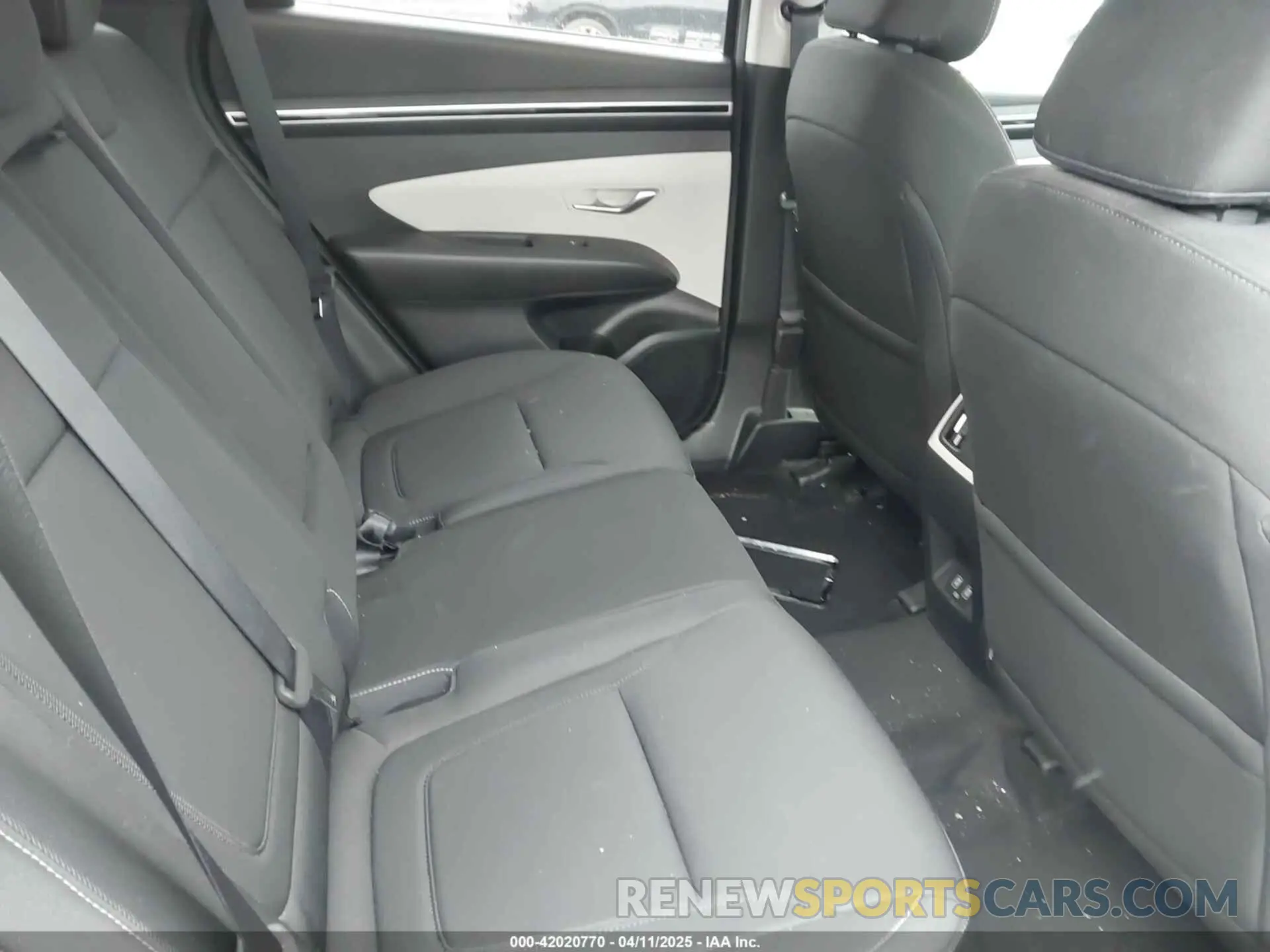 8 Photograph of a damaged car 5NMJBCAE5NH118093 HYUNDAI TUCSON 2022
