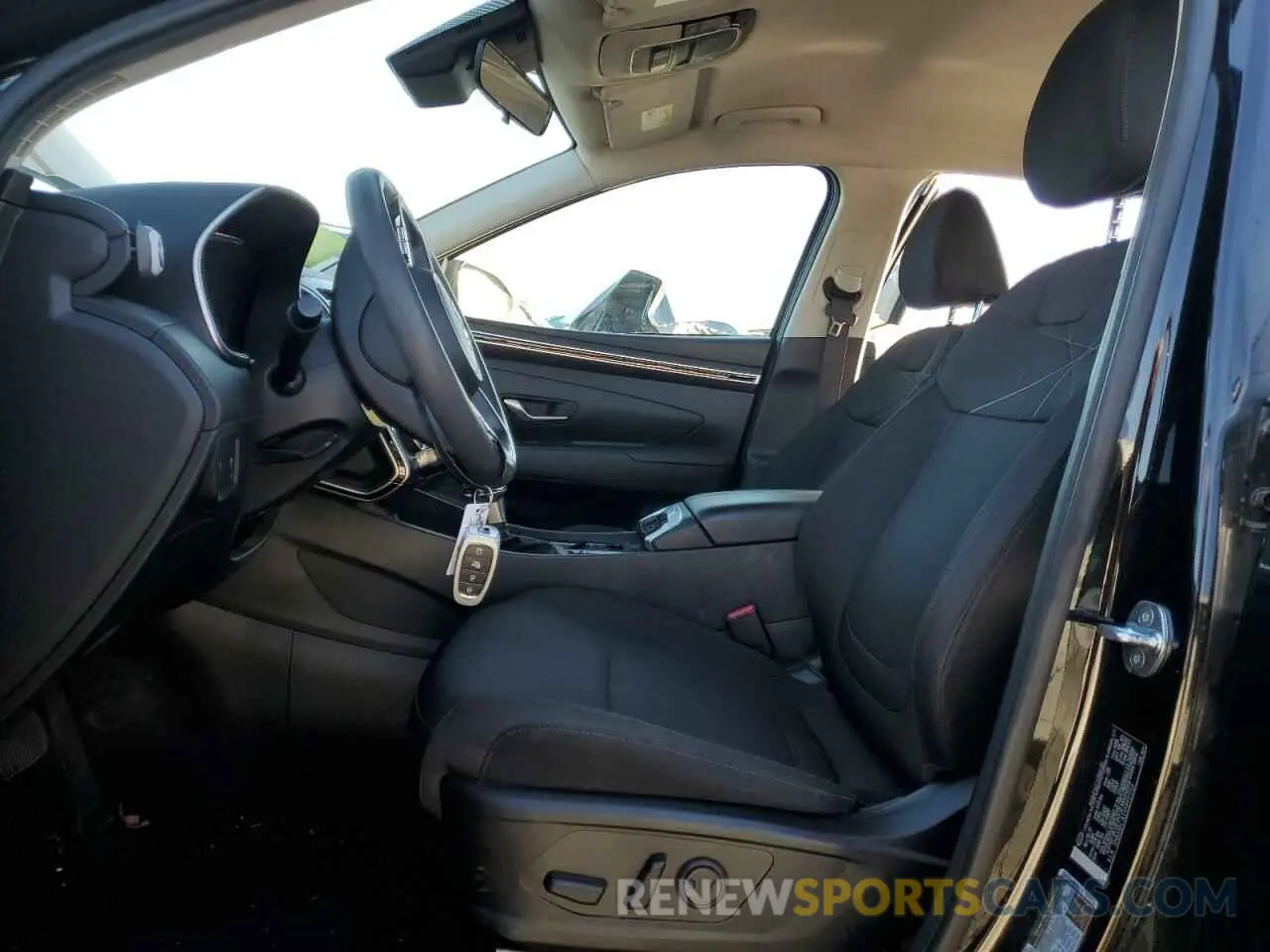 7 Photograph of a damaged car 5NMJBCAE5NH121754 HYUNDAI TUCSON 2022