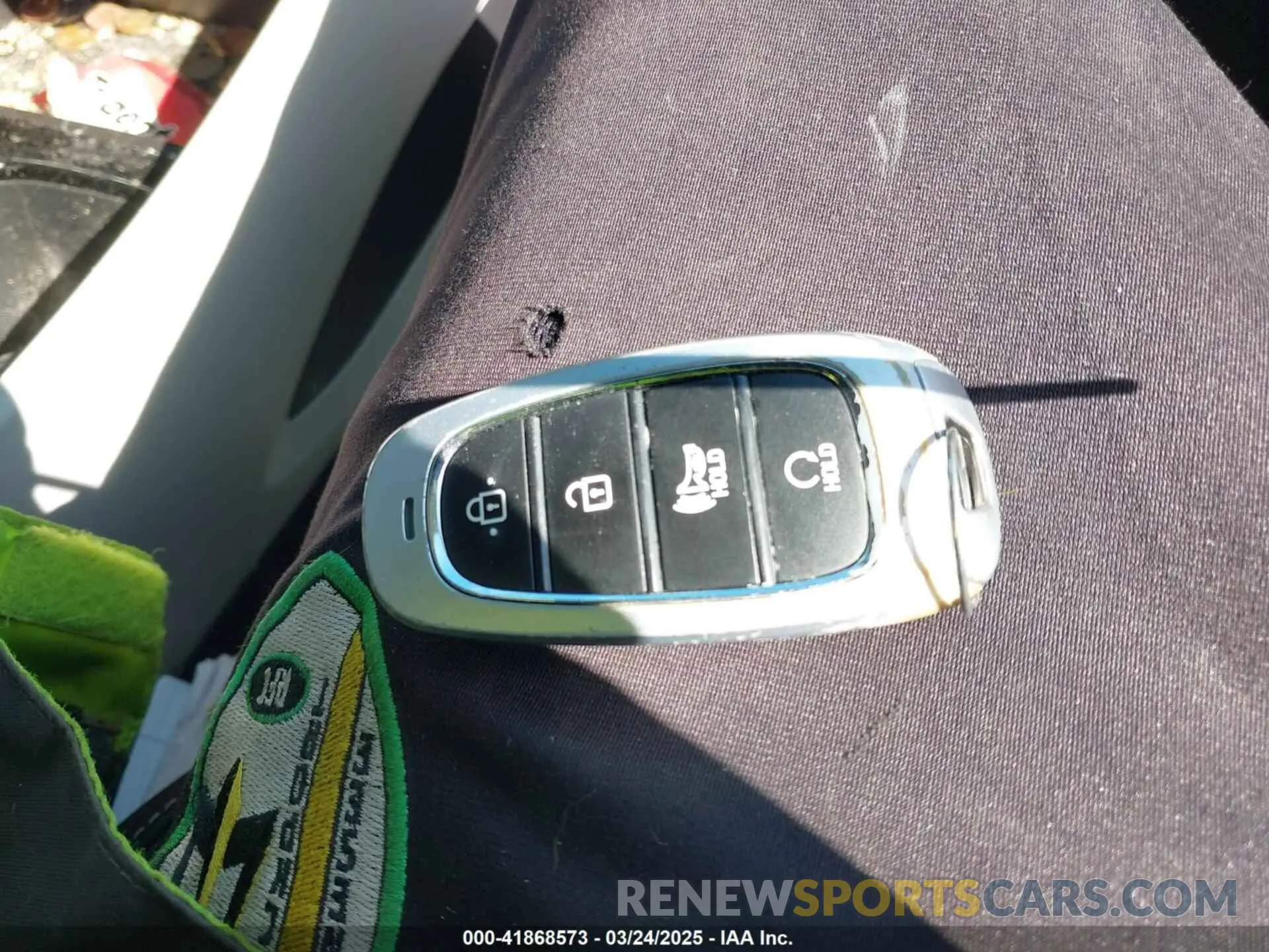 11 Photograph of a damaged car 5NMJBCAE5NH137470 HYUNDAI TUCSON 2022