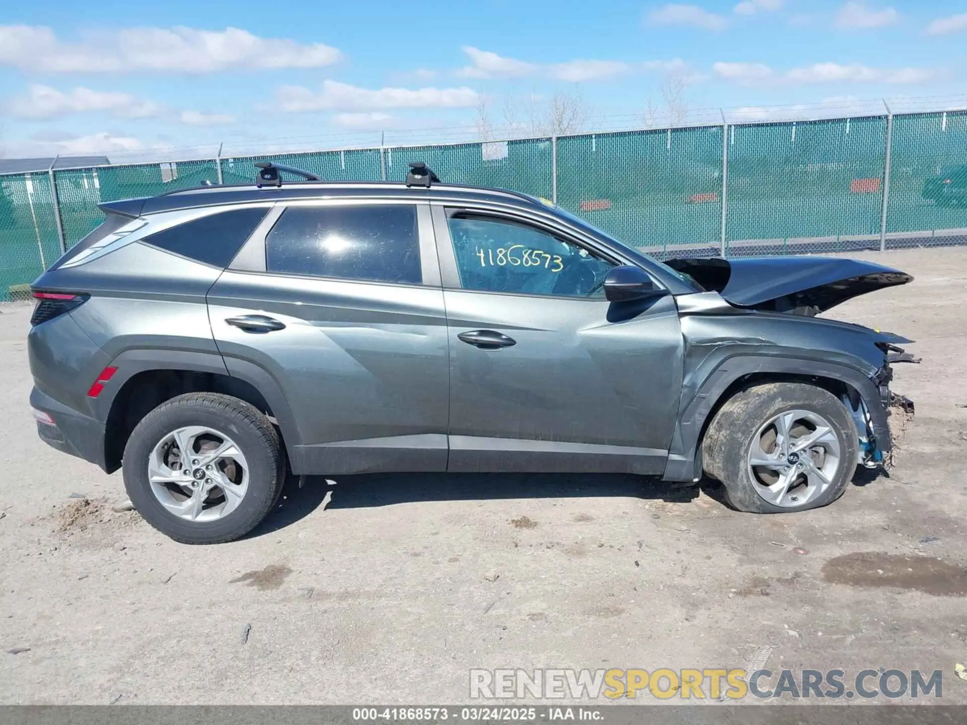 13 Photograph of a damaged car 5NMJBCAE5NH137470 HYUNDAI TUCSON 2022