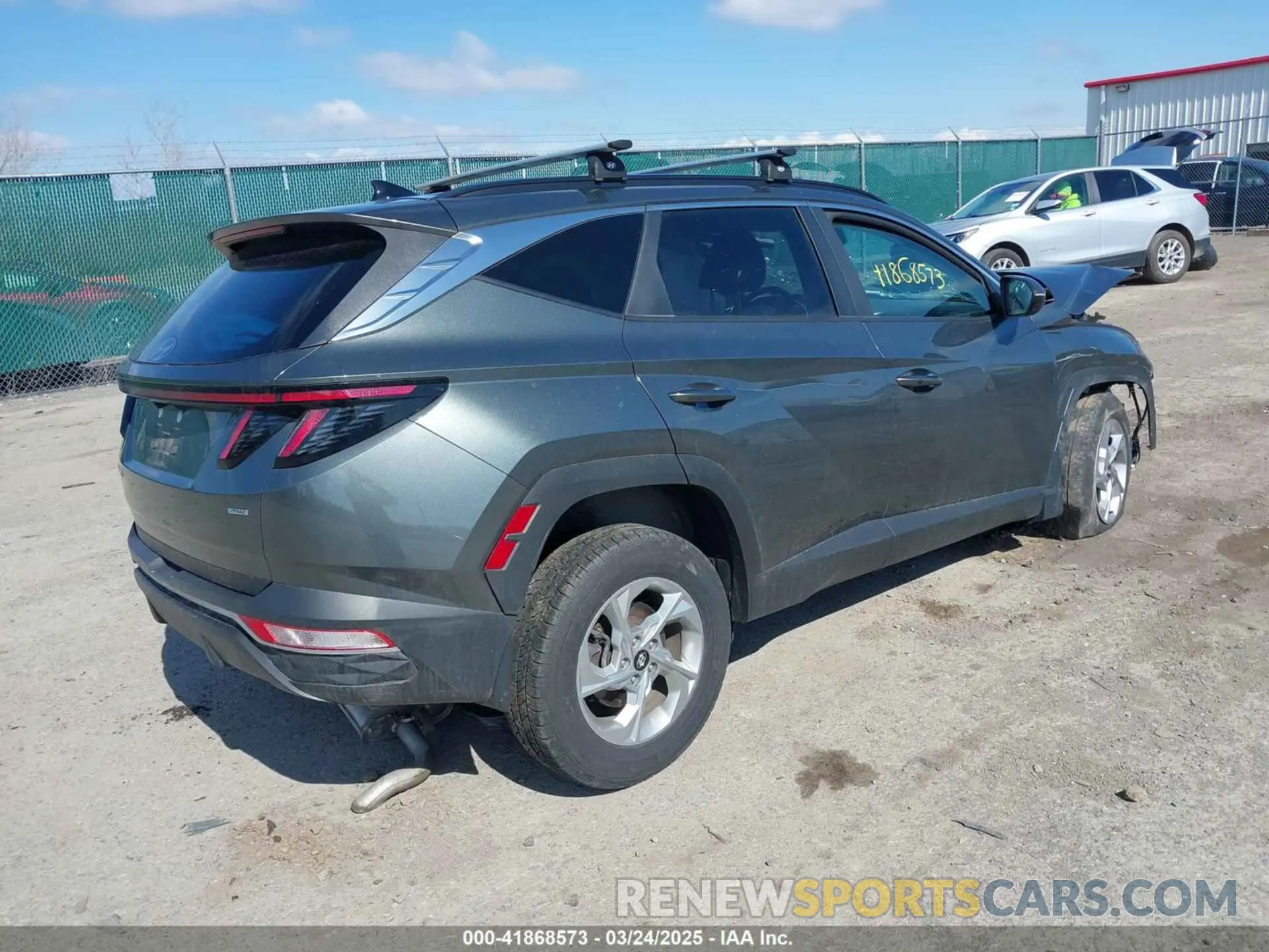 4 Photograph of a damaged car 5NMJBCAE5NH137470 HYUNDAI TUCSON 2022