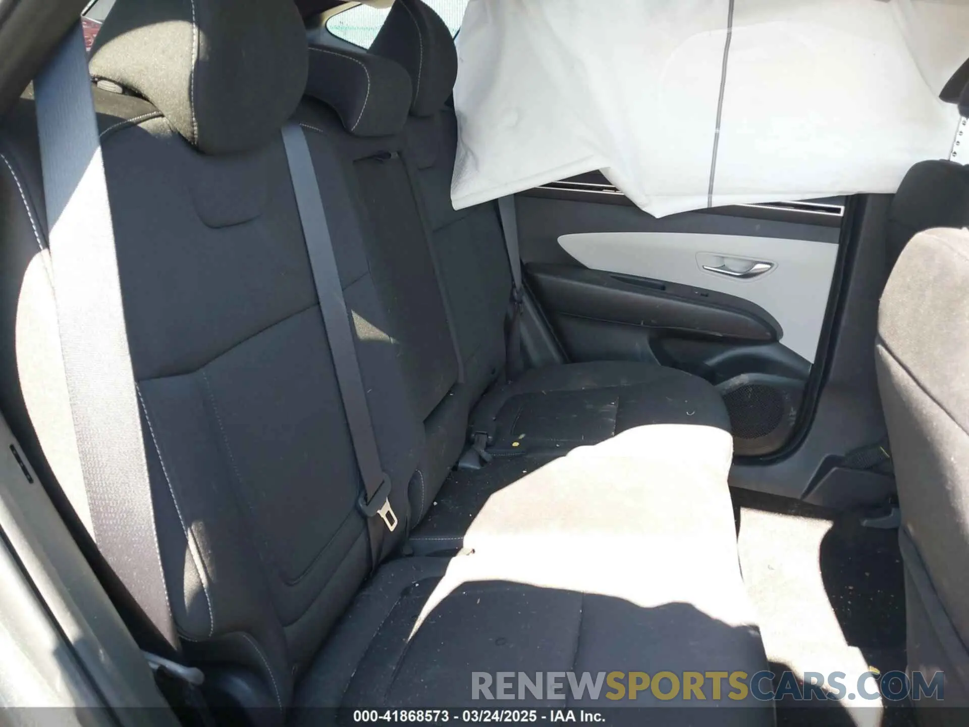 8 Photograph of a damaged car 5NMJBCAE5NH137470 HYUNDAI TUCSON 2022