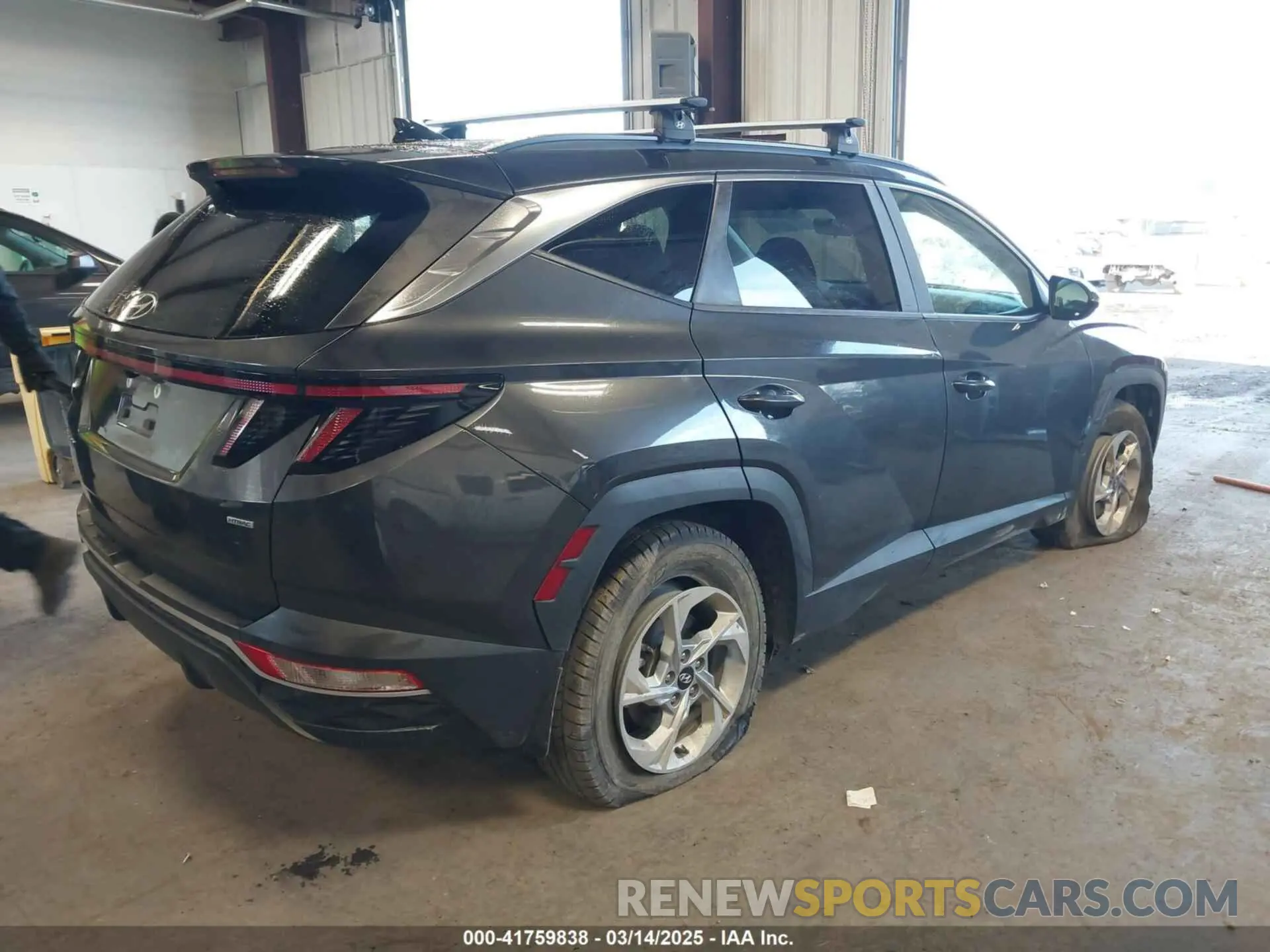 4 Photograph of a damaged car 5NMJBCAE6NH035482 HYUNDAI TUCSON 2022