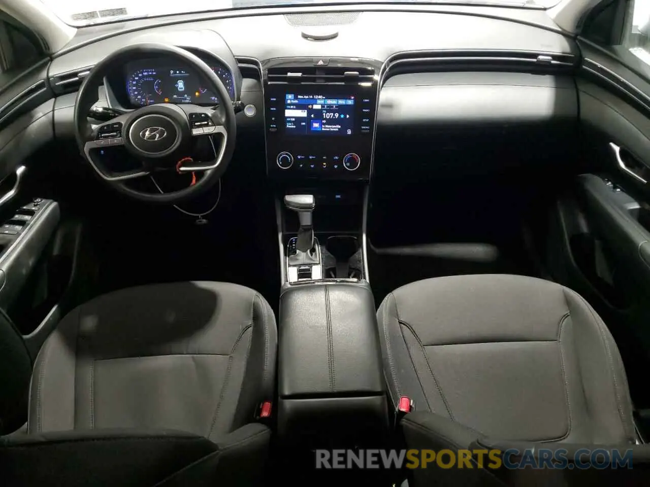 8 Photograph of a damaged car 5NMJBCAE6NH069874 HYUNDAI TUCSON 2022