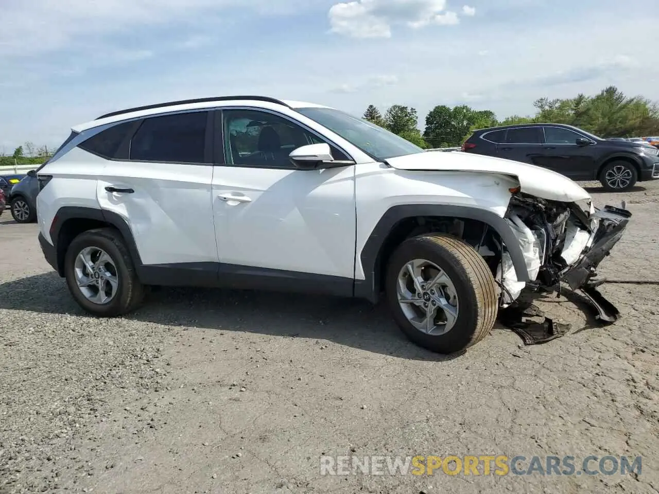 4 Photograph of a damaged car 5NMJBCAE6NH097898 HYUNDAI TUCSON 2022