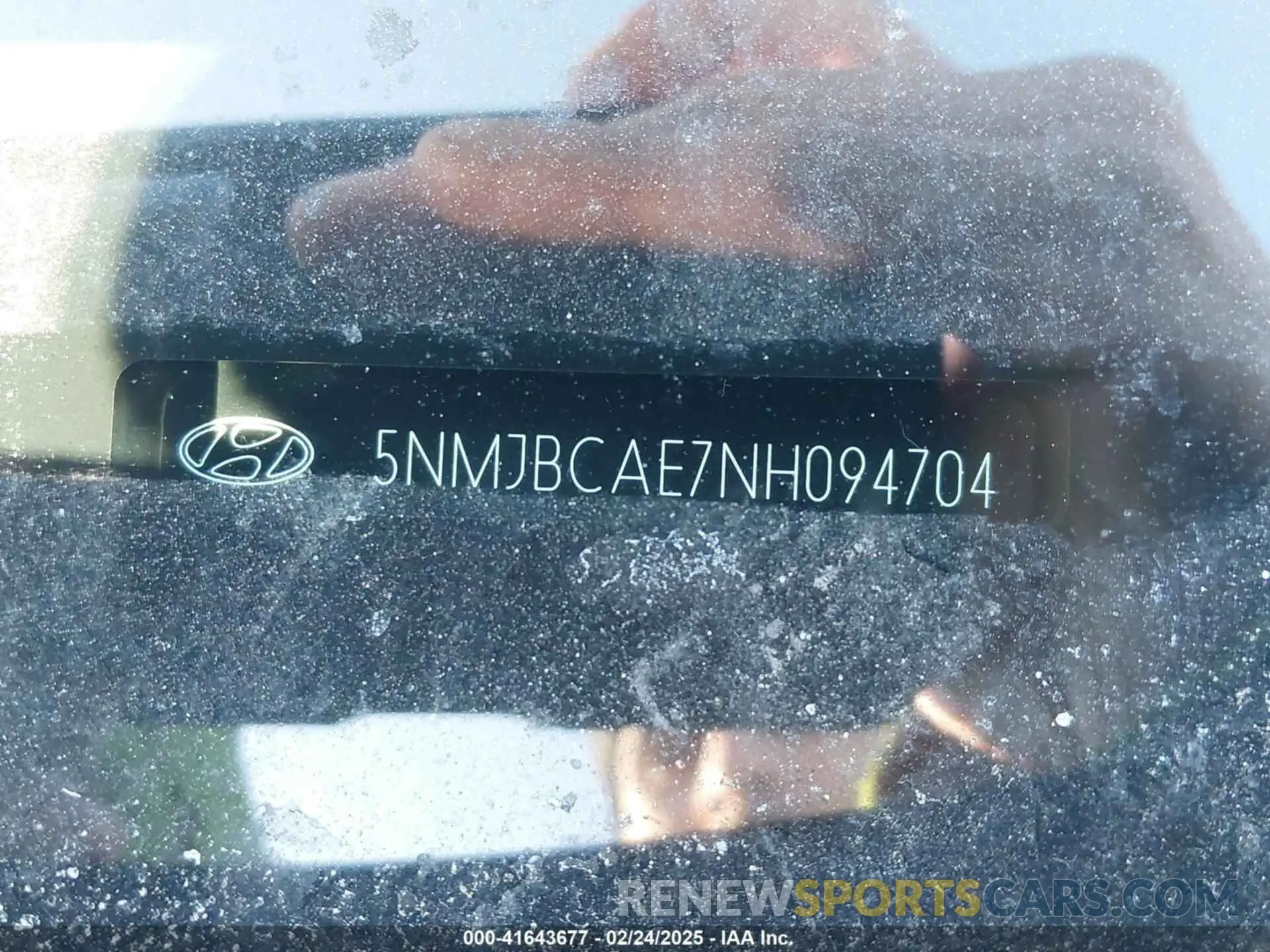 17 Photograph of a damaged car 5NMJBCAE7NH094704 HYUNDAI TUCSON 2022