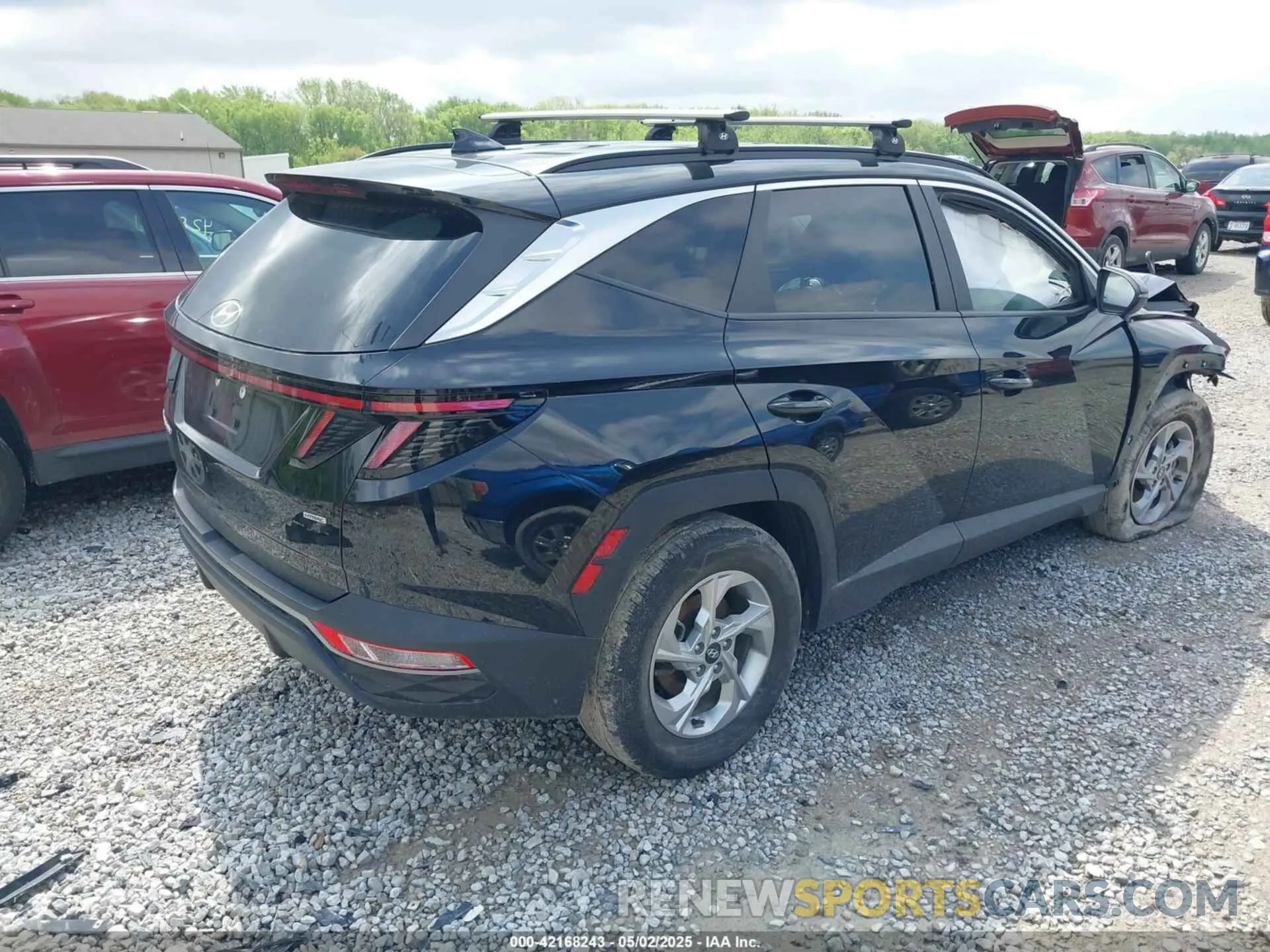 4 Photograph of a damaged car 5NMJBCAE7NH109685 HYUNDAI TUCSON 2022