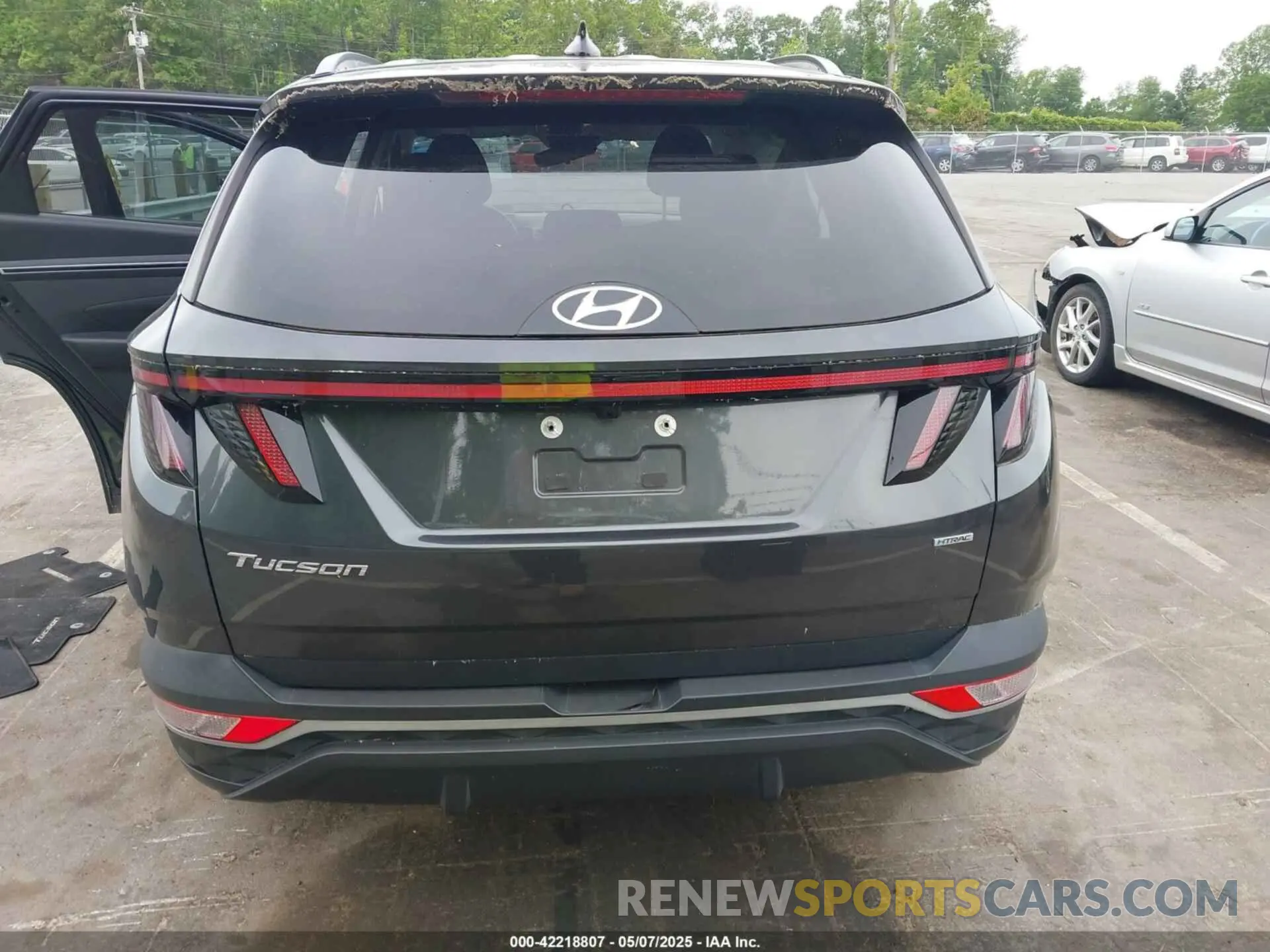 16 Photograph of a damaged car 5NMJBCAE7NH118998 HYUNDAI TUCSON 2022