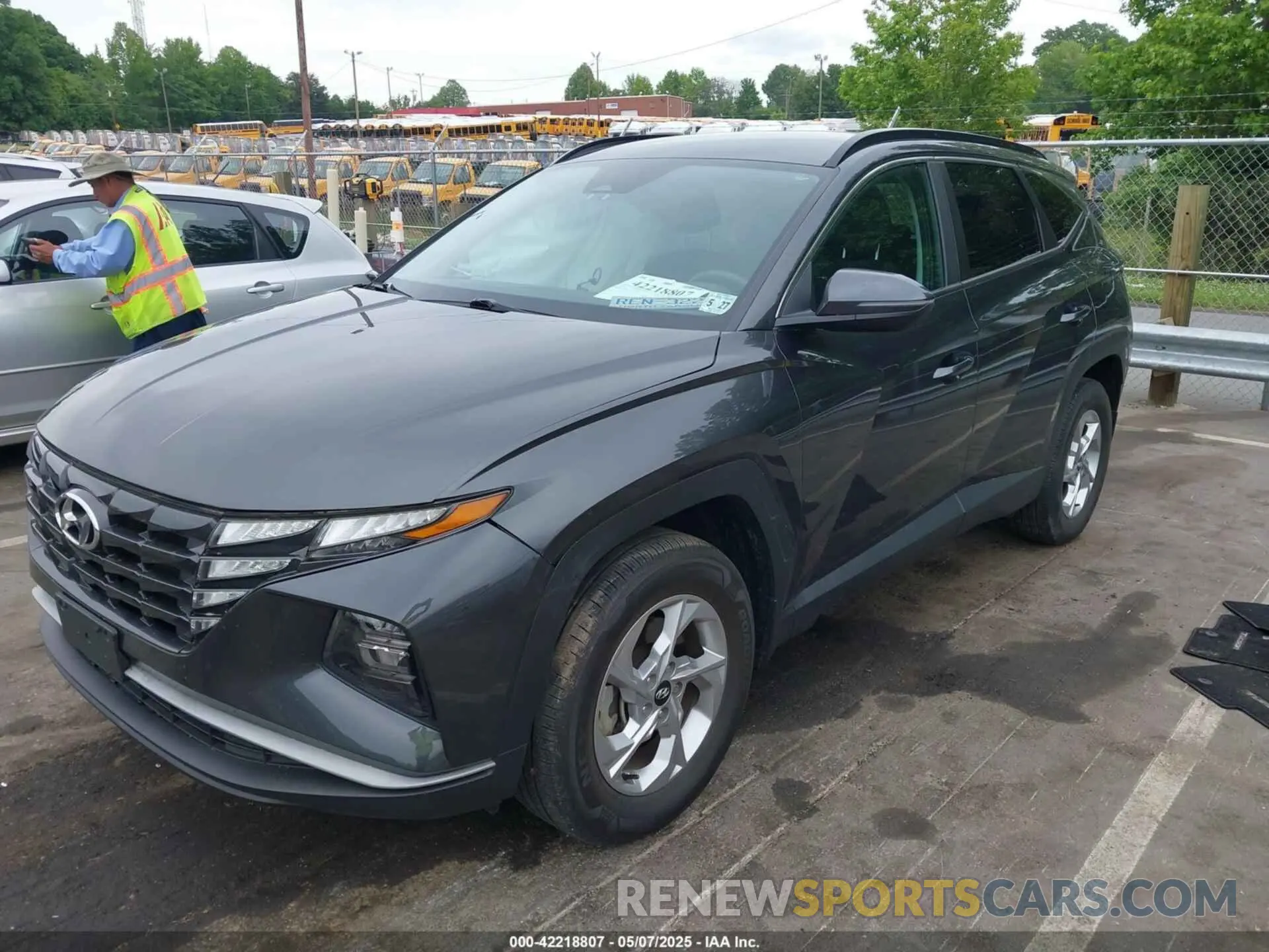 2 Photograph of a damaged car 5NMJBCAE7NH118998 HYUNDAI TUCSON 2022