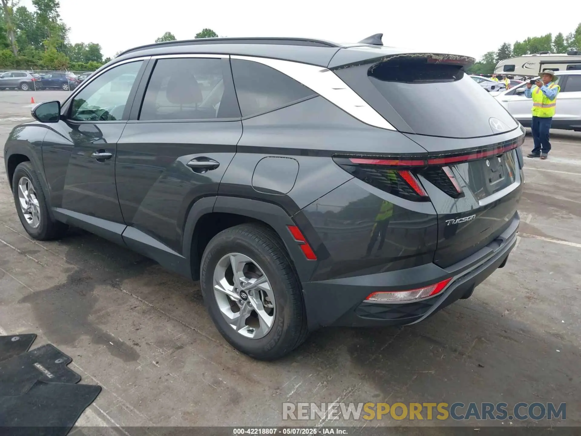 3 Photograph of a damaged car 5NMJBCAE7NH118998 HYUNDAI TUCSON 2022