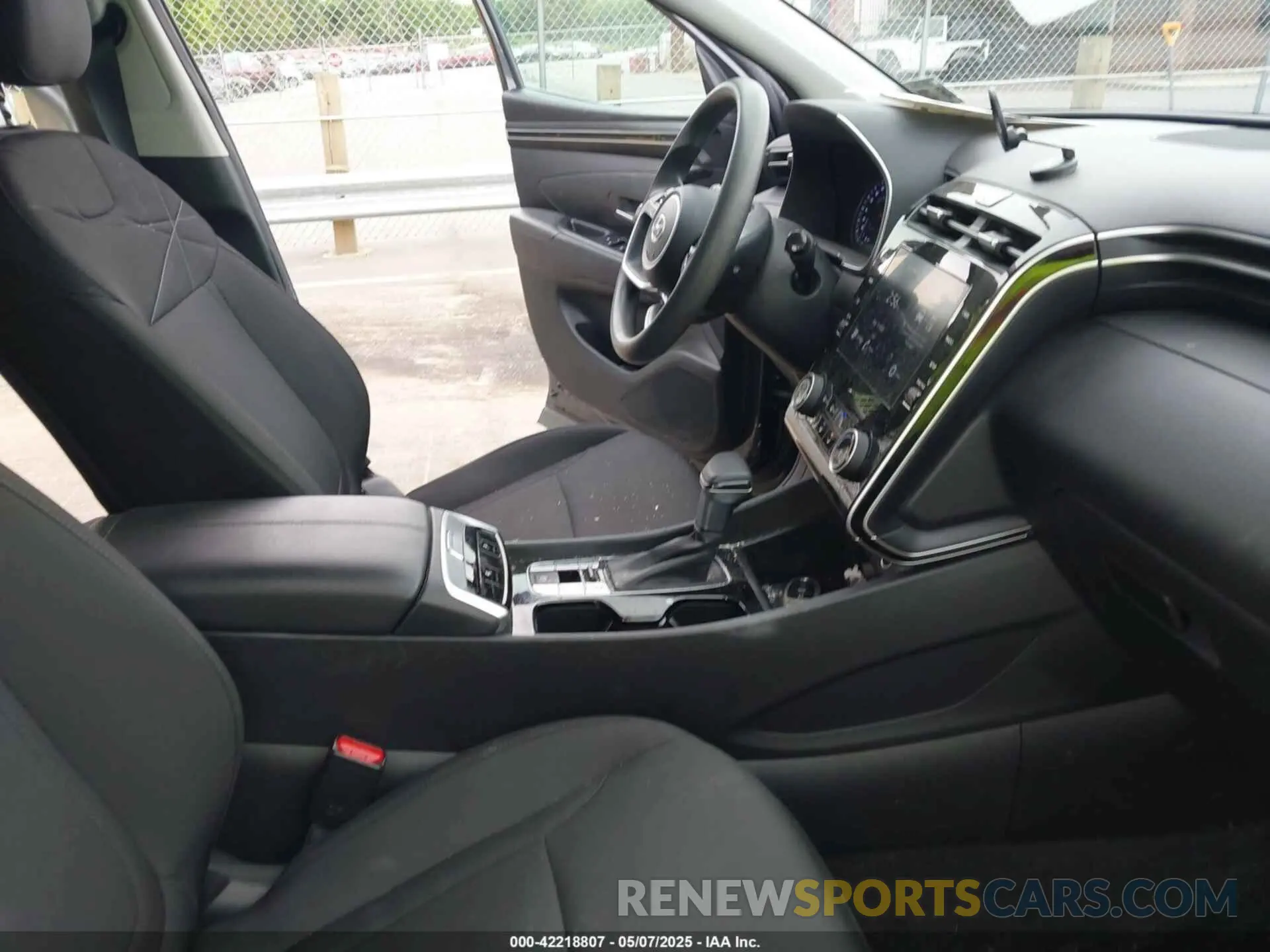 5 Photograph of a damaged car 5NMJBCAE7NH118998 HYUNDAI TUCSON 2022