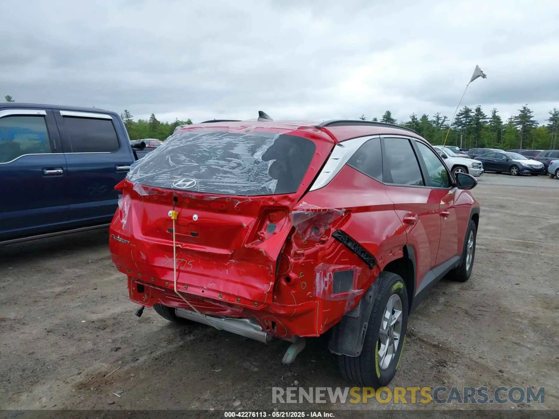 4 Photograph of a damaged car 5NMJBCAE7NH143920 HYUNDAI TUCSON 2022