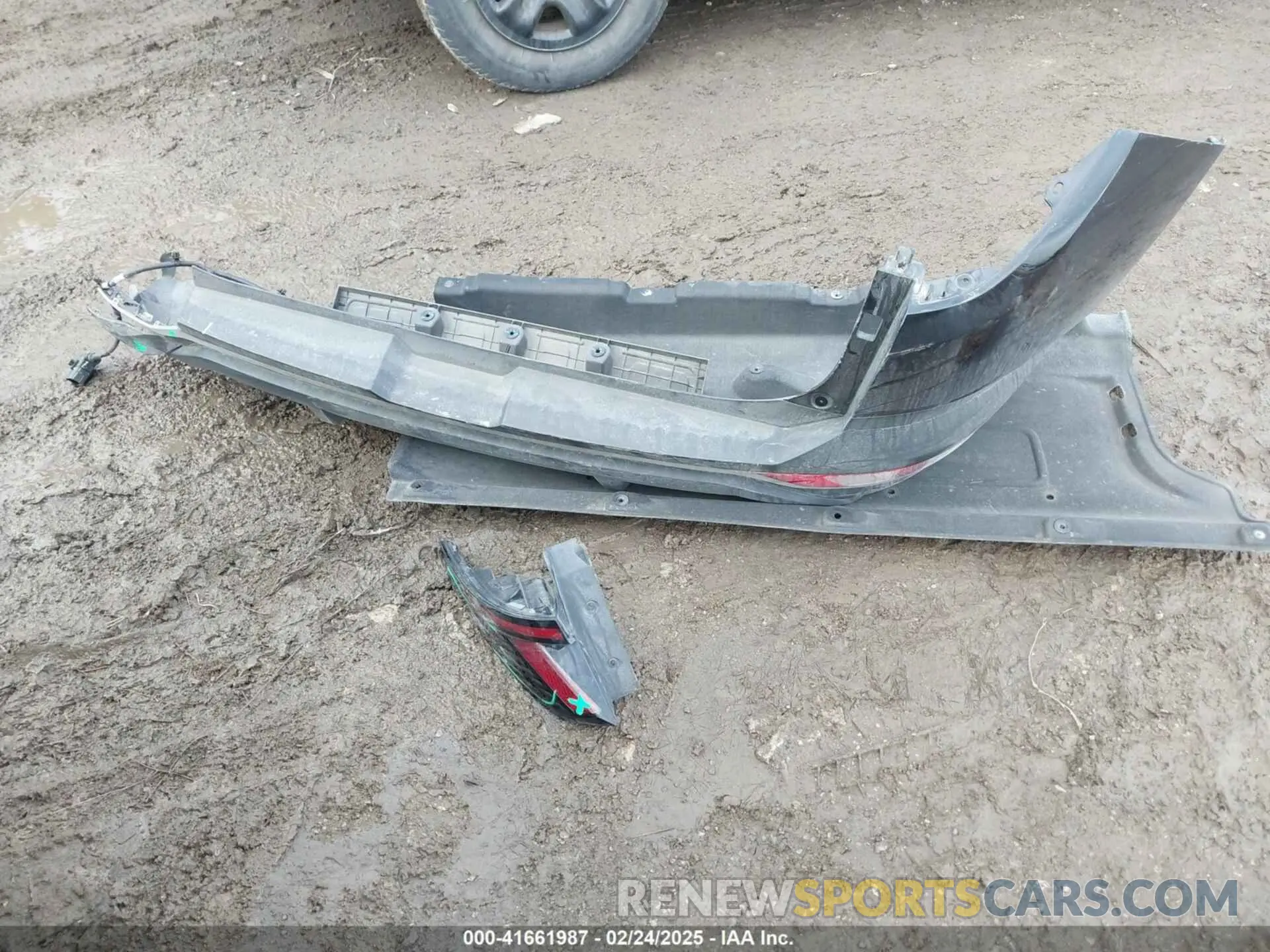 18 Photograph of a damaged car 5NMJBCAE8NH031708 HYUNDAI TUCSON 2022