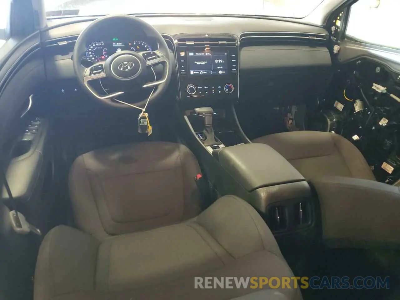 8 Photograph of a damaged car 5NMJBCAE8NH035497 HYUNDAI TUCSON 2022