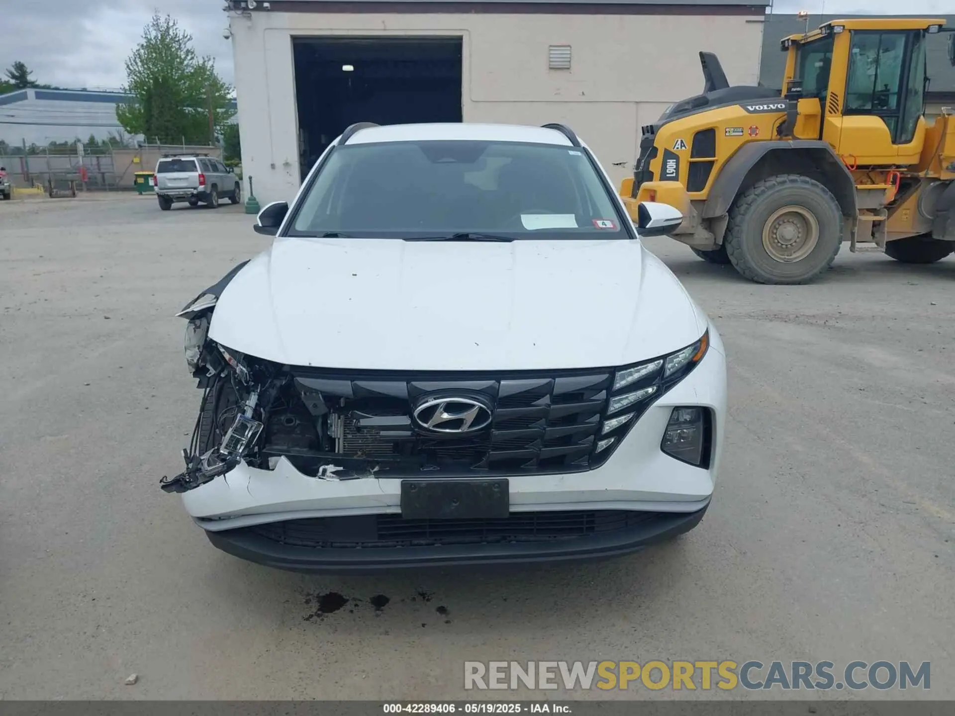 12 Photograph of a damaged car 5NMJBCAE8NH123949 HYUNDAI TUCSON 2022