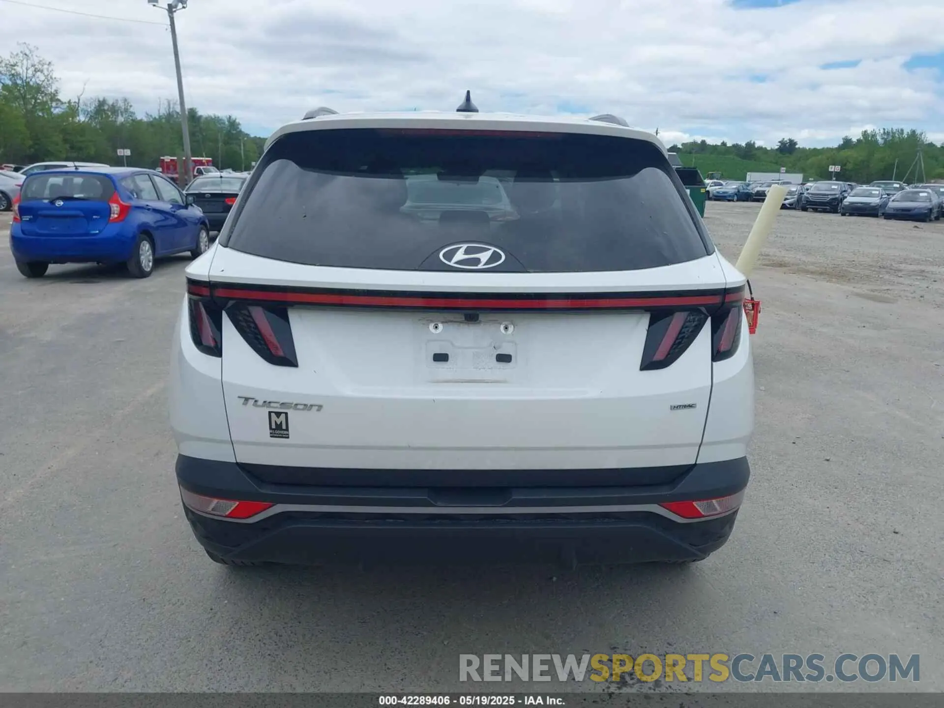 16 Photograph of a damaged car 5NMJBCAE8NH123949 HYUNDAI TUCSON 2022