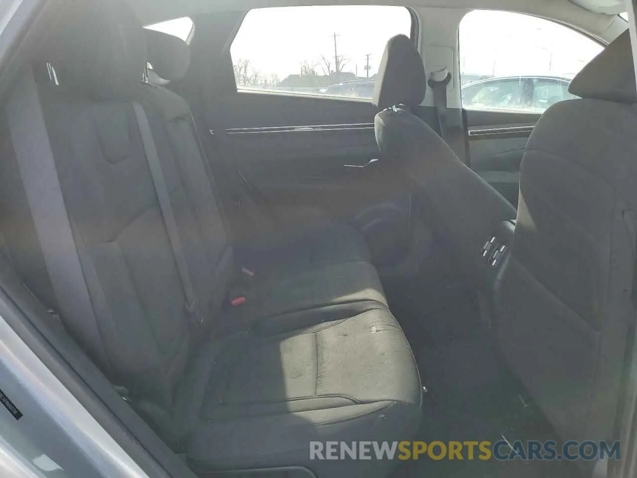 11 Photograph of a damaged car 5NMJBCAE9NH037310 HYUNDAI TUCSON 2022