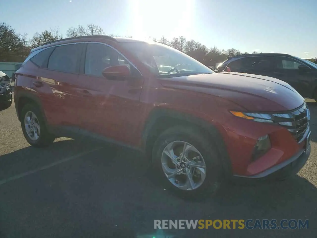 4 Photograph of a damaged car 5NMJBCAE9NH080903 HYUNDAI TUCSON 2022