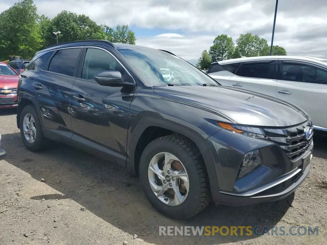 4 Photograph of a damaged car 5NMJBCAE9NH086331 HYUNDAI TUCSON 2022