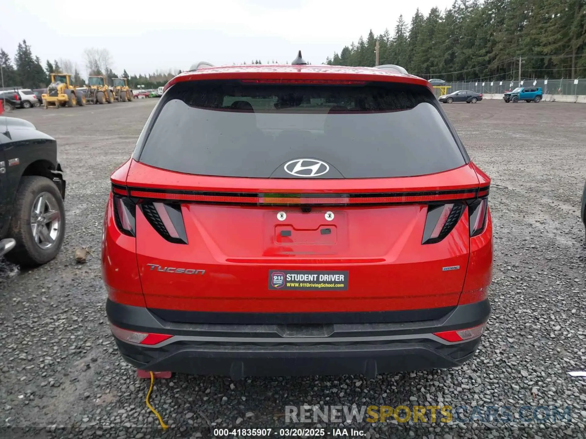 17 Photograph of a damaged car 5NMJBCAE9NH131106 HYUNDAI TUCSON 2022