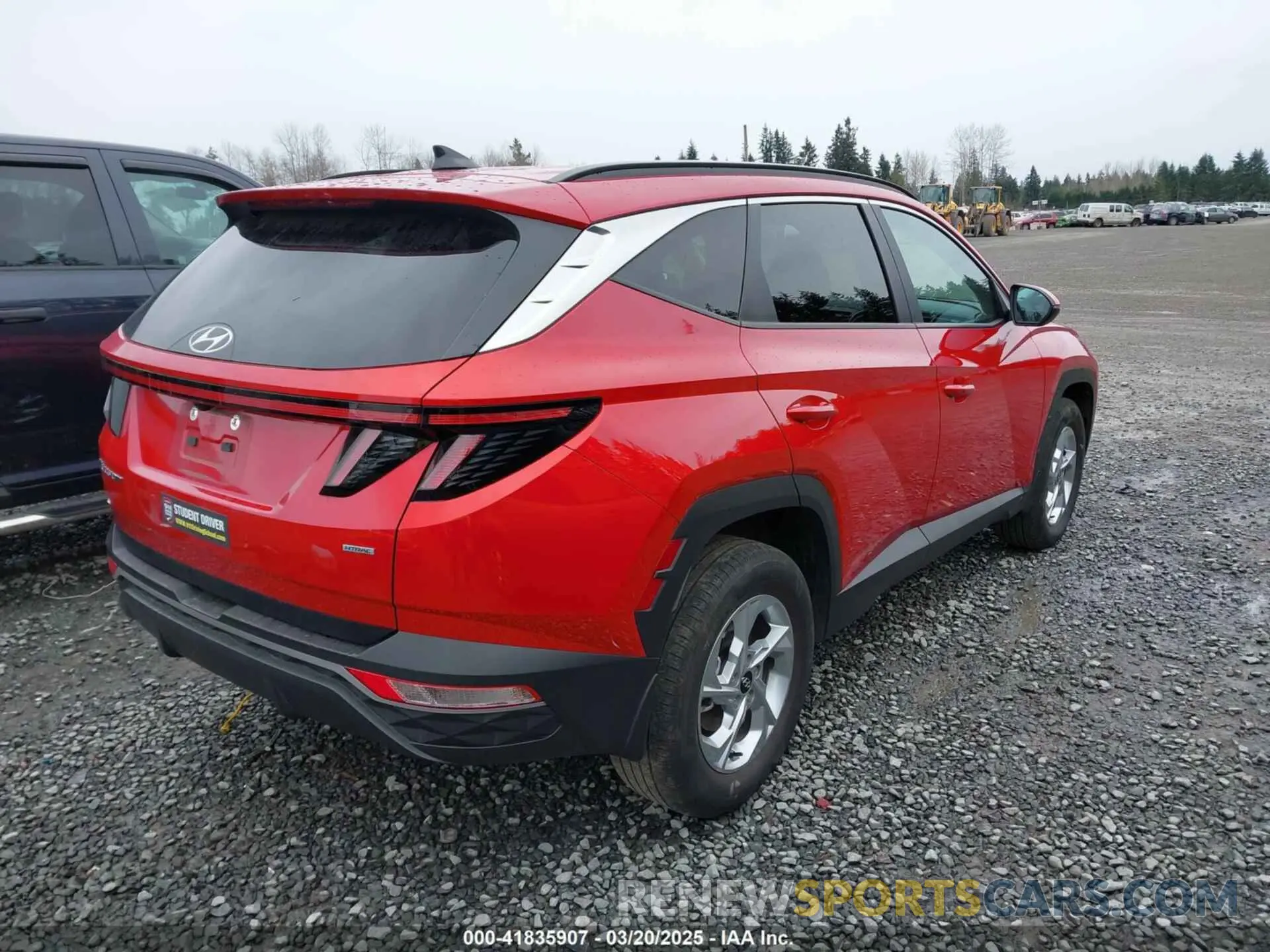 4 Photograph of a damaged car 5NMJBCAE9NH131106 HYUNDAI TUCSON 2022