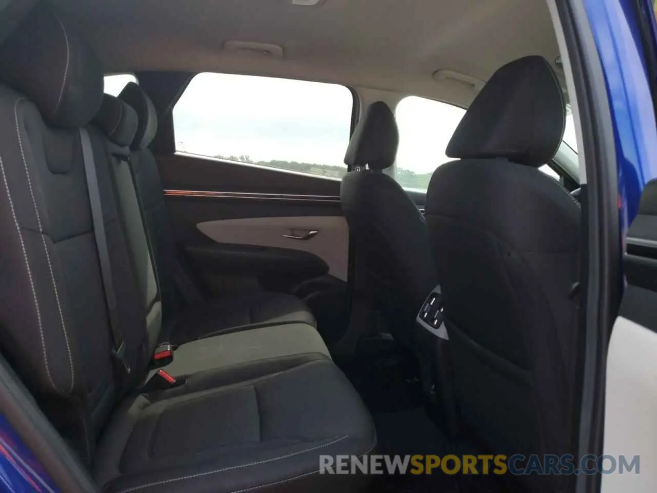 11 Photograph of a damaged car 5NMJBCAE9NH133034 HYUNDAI TUCSON 2022
