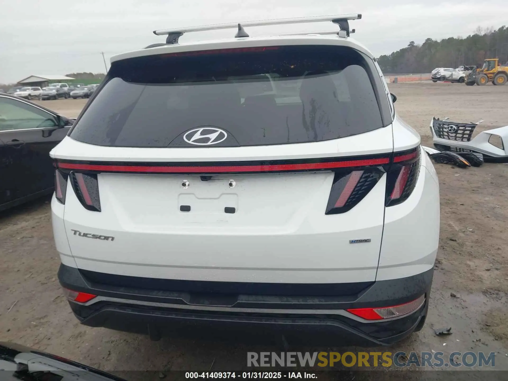 17 Photograph of a damaged car 5NMJBCAE9NH153008 HYUNDAI TUCSON 2022