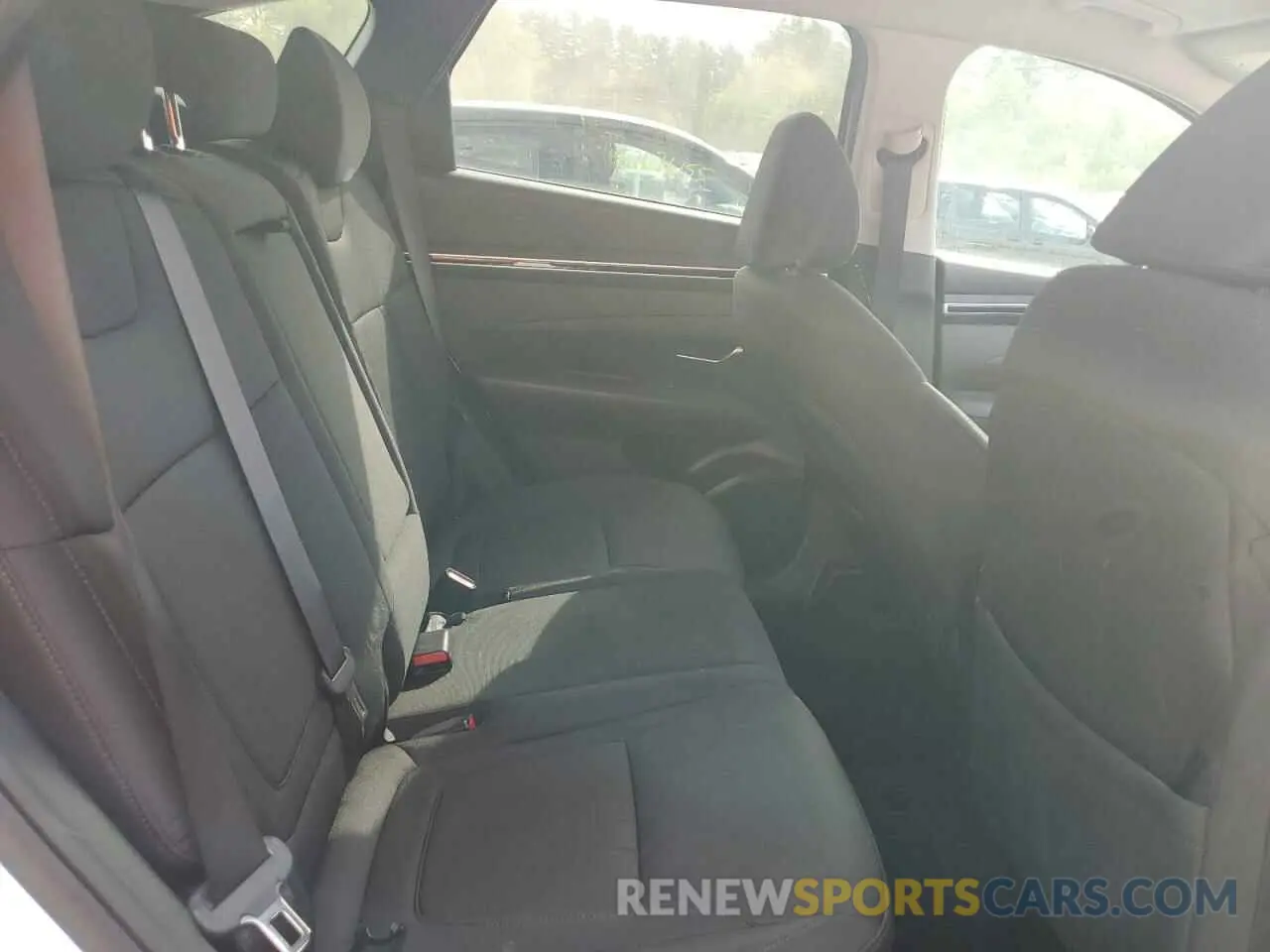 11 Photograph of a damaged car 5NMJBCAE9NH154689 HYUNDAI TUCSON 2022