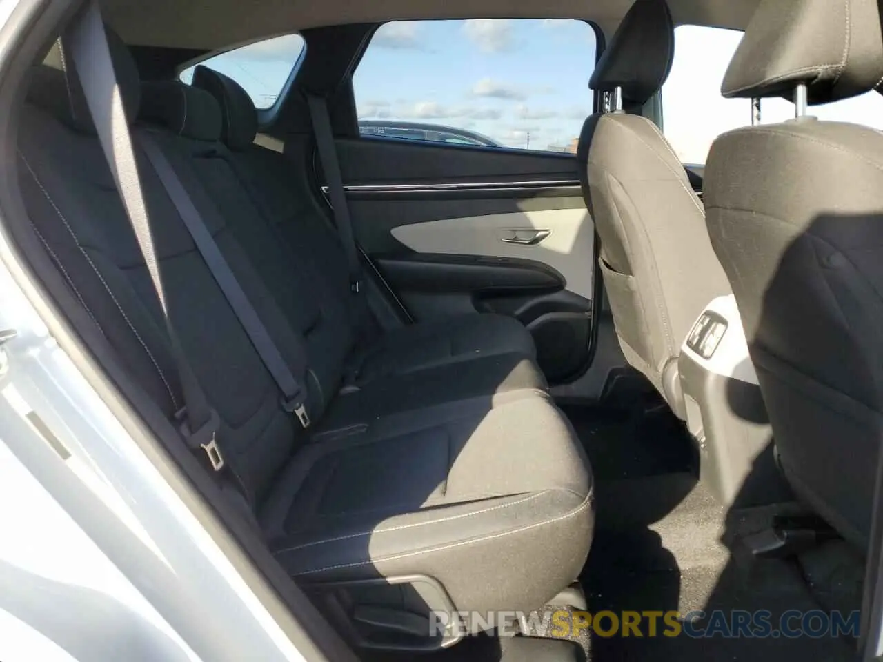 11 Photograph of a damaged car 5NMJBCAE9NH160038 HYUNDAI TUCSON 2022