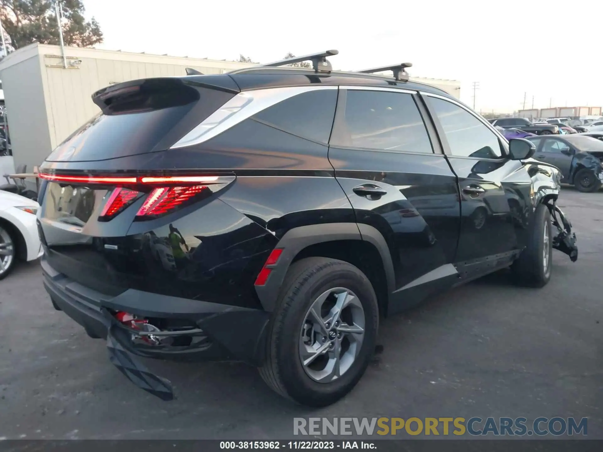 4 Photograph of a damaged car 5NMJBCAEXNH037882 HYUNDAI TUCSON 2022