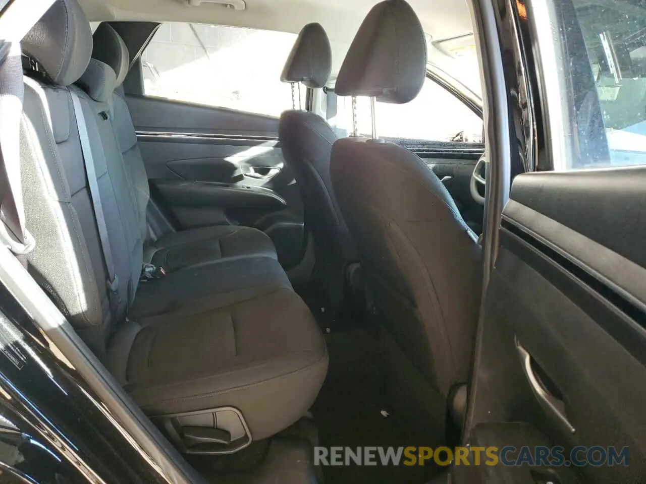 11 Photograph of a damaged car 5NMJBCAEXNH084703 HYUNDAI TUCSON 2022