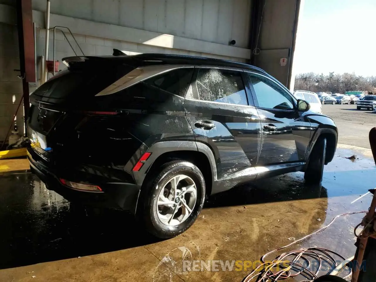 3 Photograph of a damaged car 5NMJBCAEXNH084703 HYUNDAI TUCSON 2022