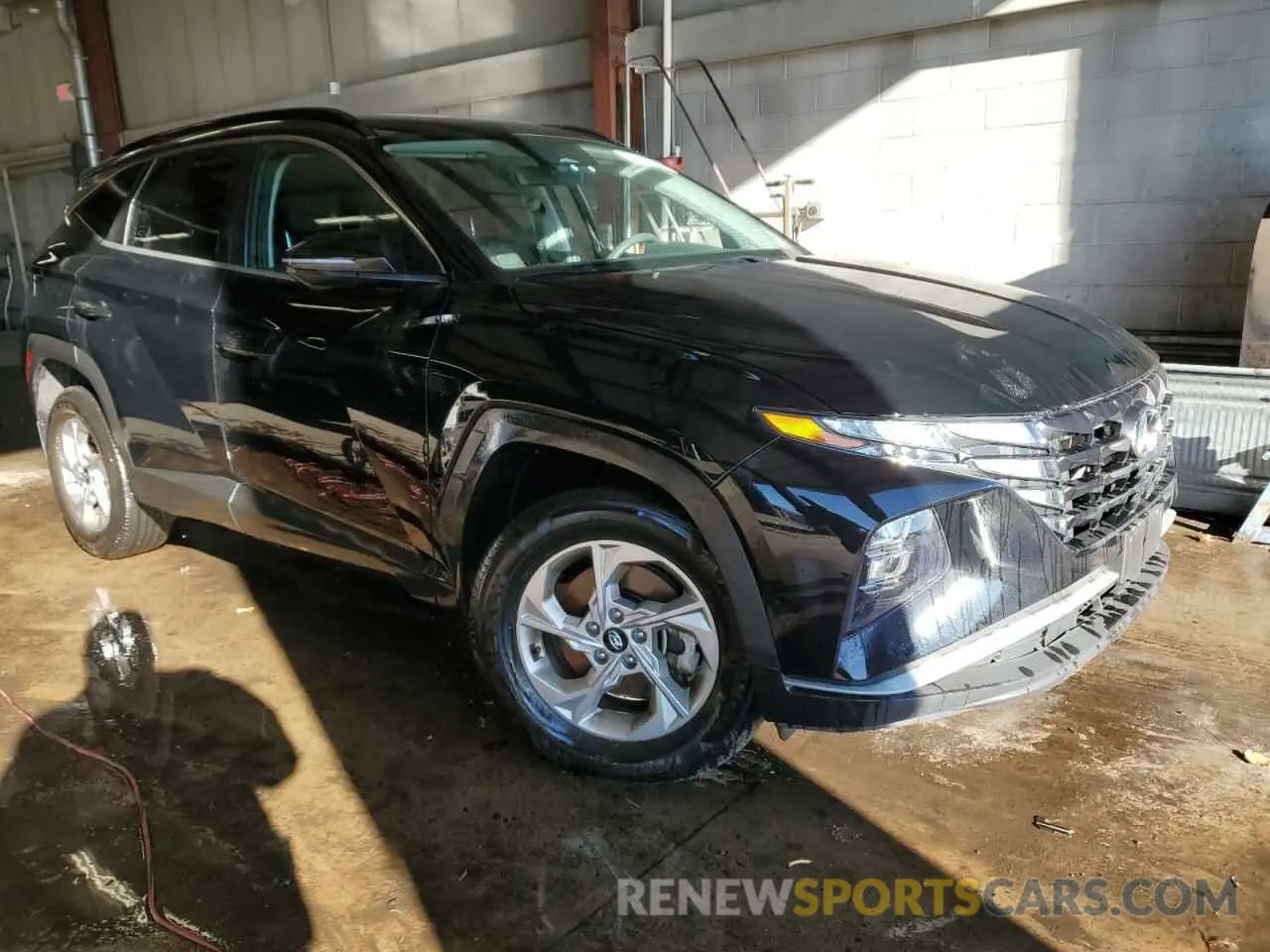 4 Photograph of a damaged car 5NMJBCAEXNH084703 HYUNDAI TUCSON 2022