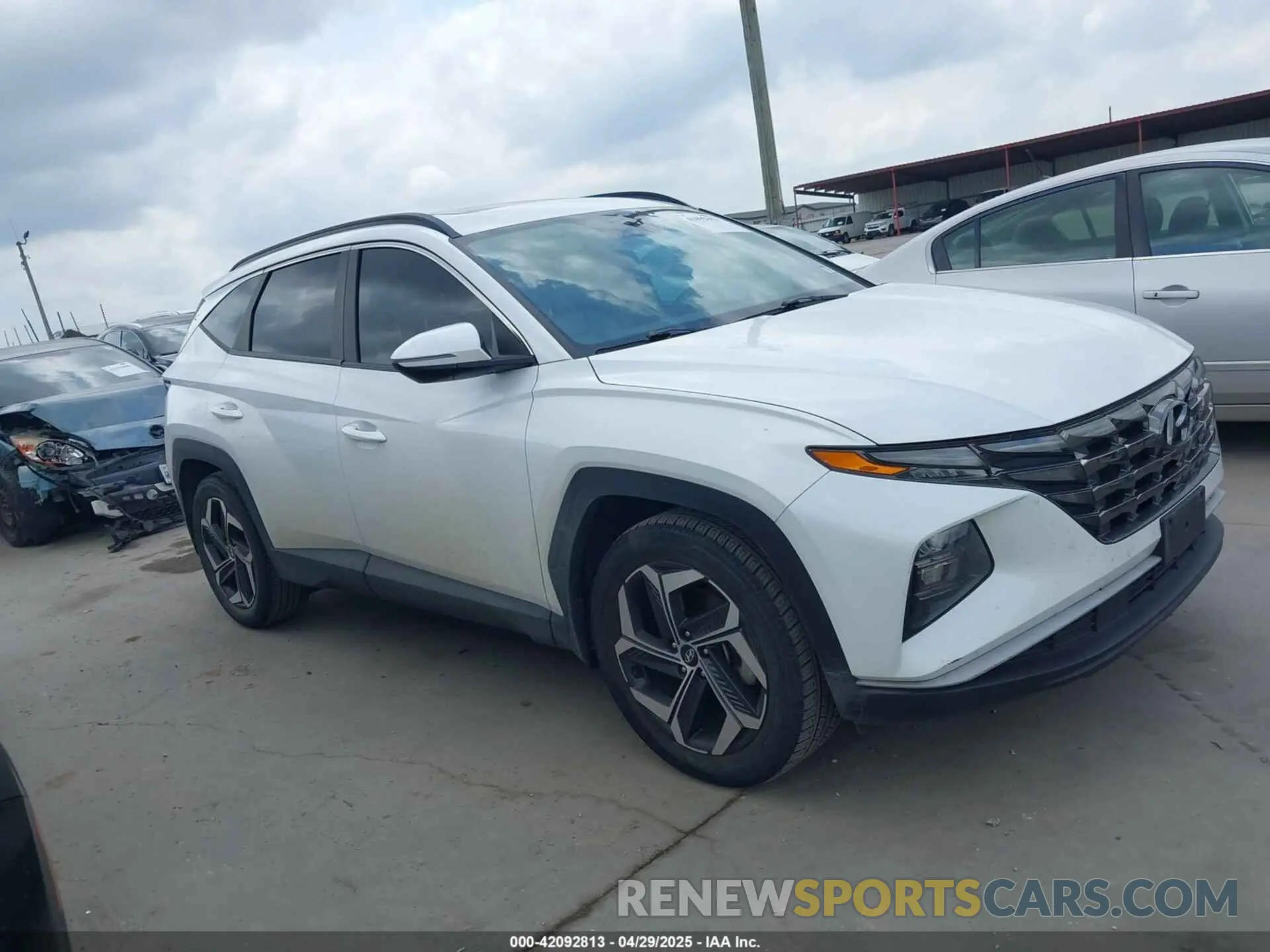 13 Photograph of a damaged car 5NMJC3AE4NH120656 HYUNDAI TUCSON 2022